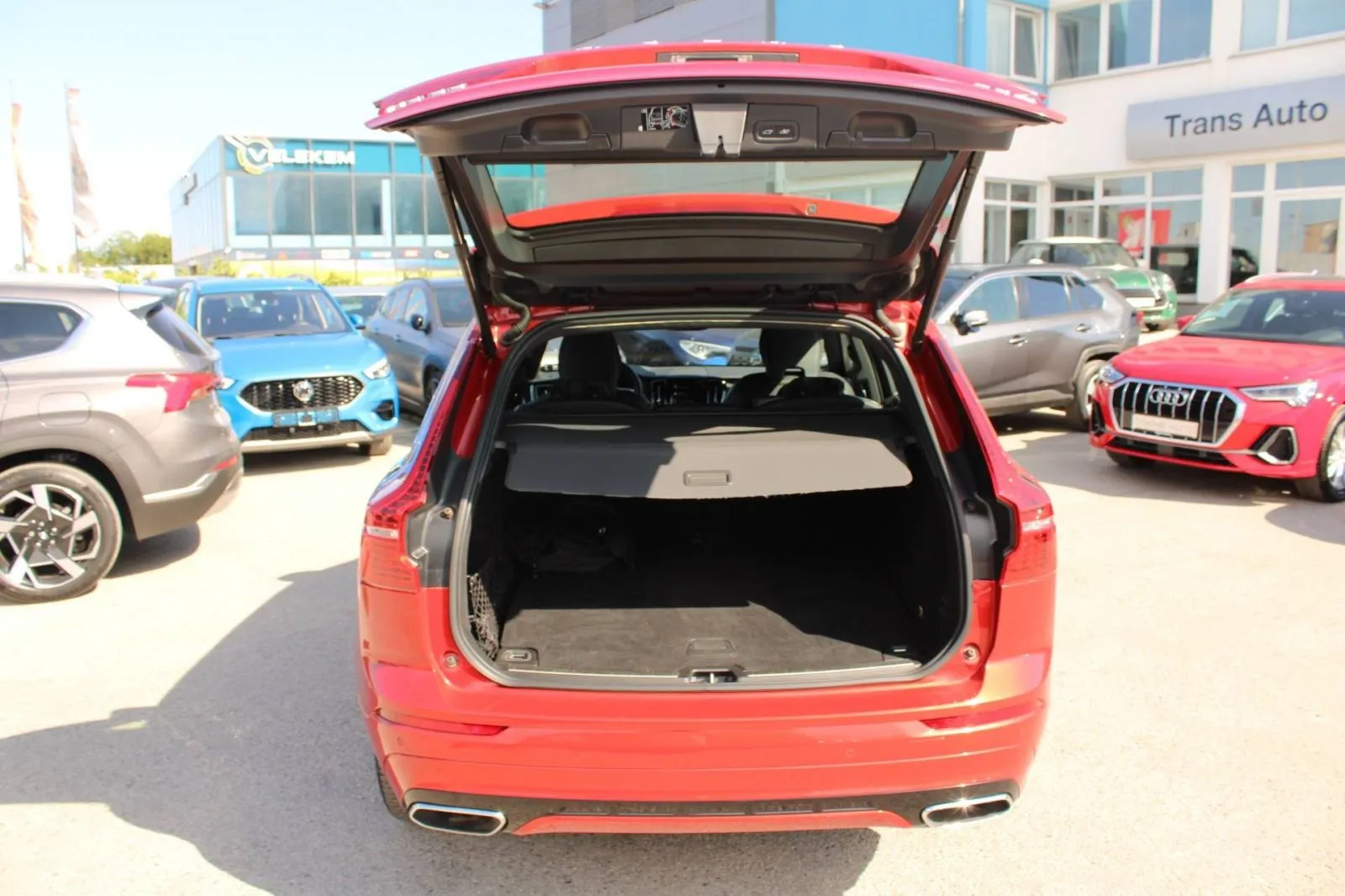 volvo xc60 t8 recharge awd r-design *panorama, led, navigacija* - slika 9