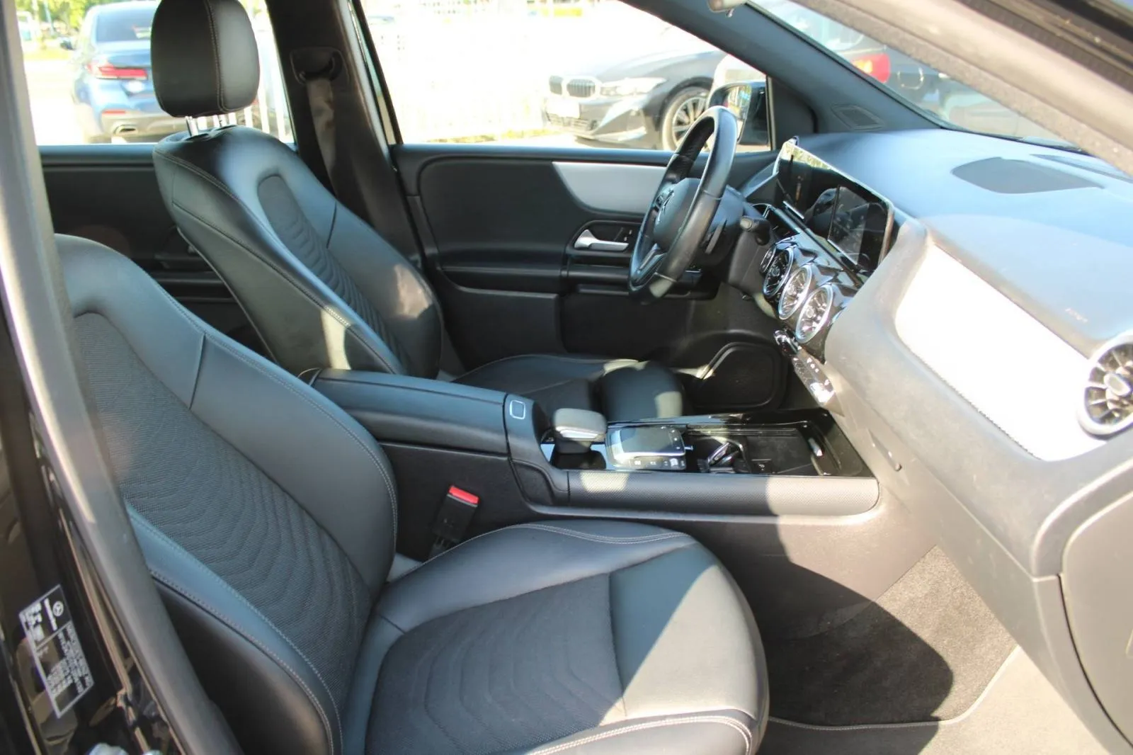 mercedes-benz klasa b 180d automatik *led, kamera* - slika 11