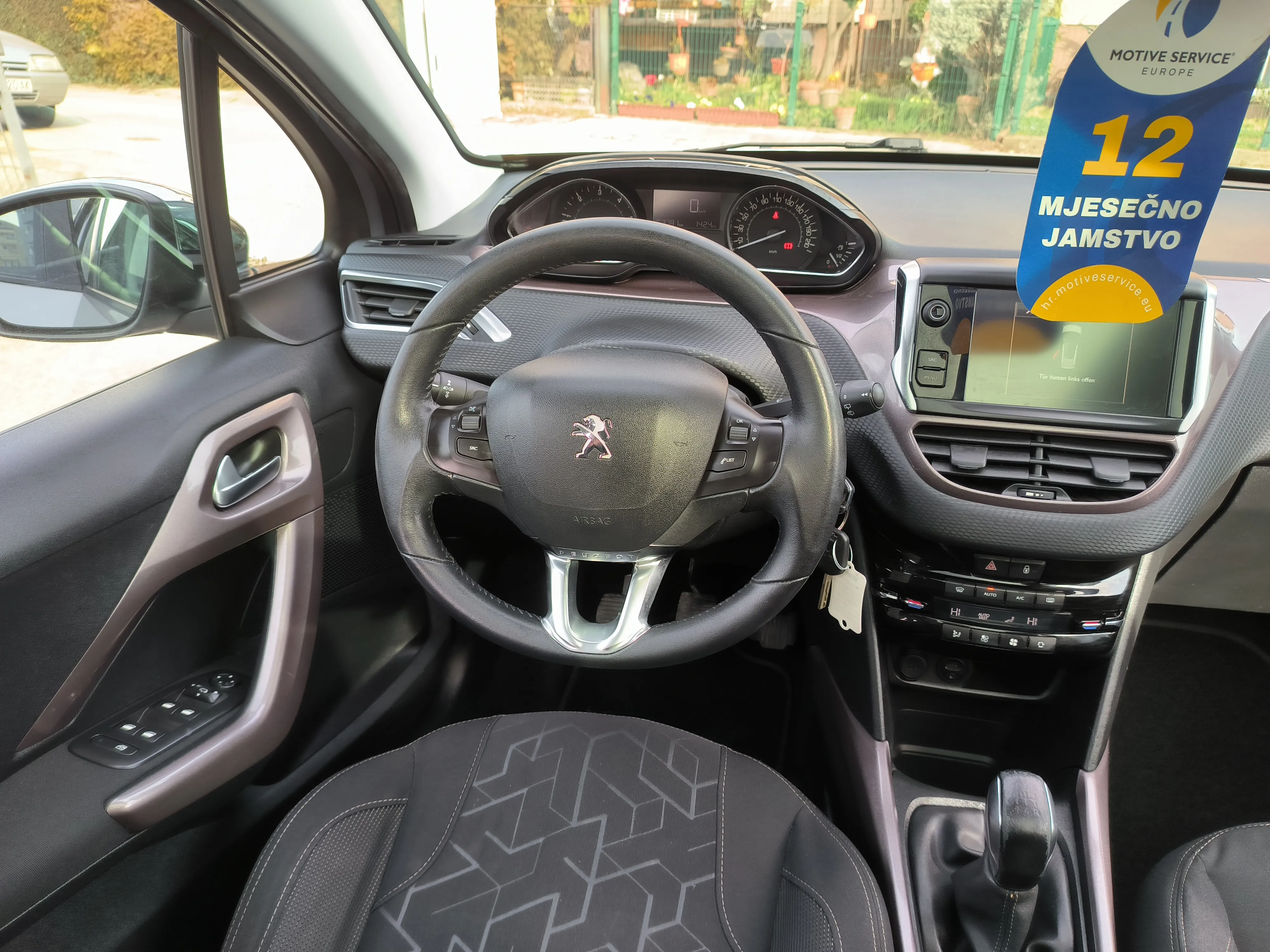 peugeot 2008 1,6 e-hdi style, v. servis, servisna, jamstvo, reg. 1 god - slika 11