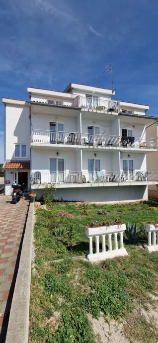 biograd - kuća (hostel) za smještaj gostiju(470m2), blizina centra - slika 3