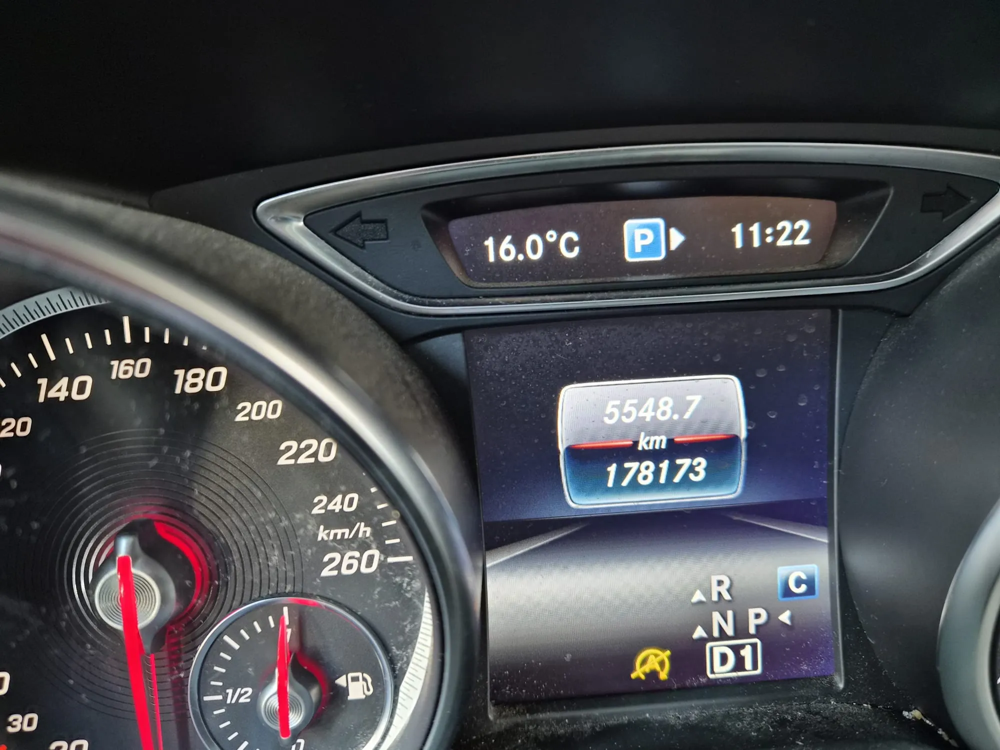 mercedes cla 200d shooting break amg line - slika 9