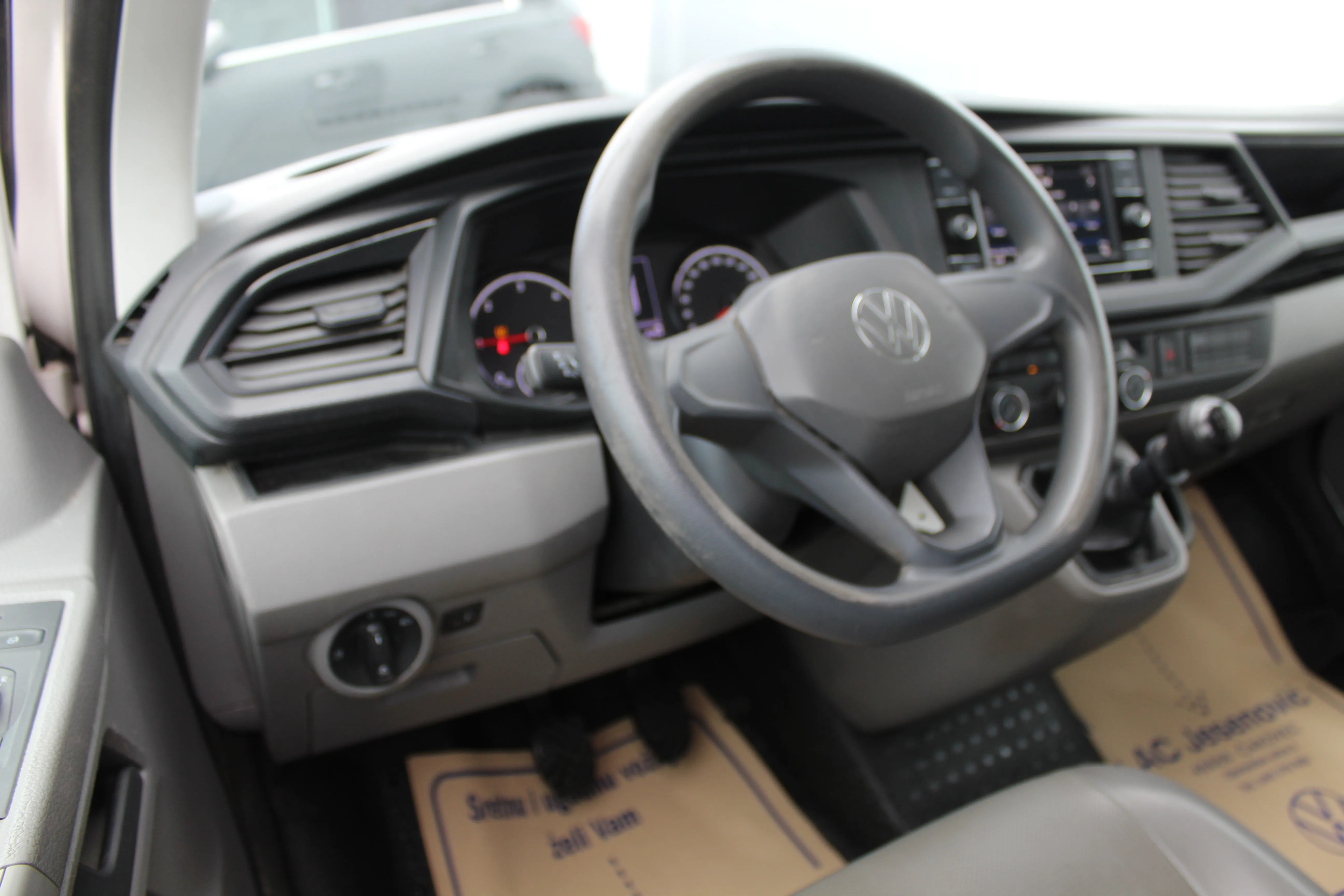 vw transporter kombi 2.0 tdi - slika 8