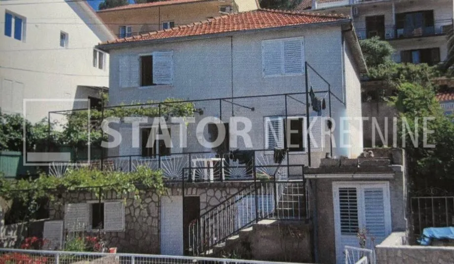 Kuća: Jelsa, 210.00 m2 (prodaja)