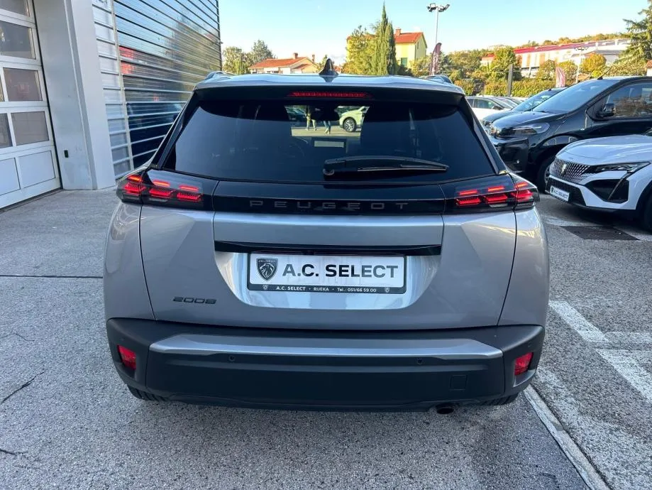 peugeot 2008 allure - 2025 - 12.000km - zimske gume + reg 1 god !!! - slika 6