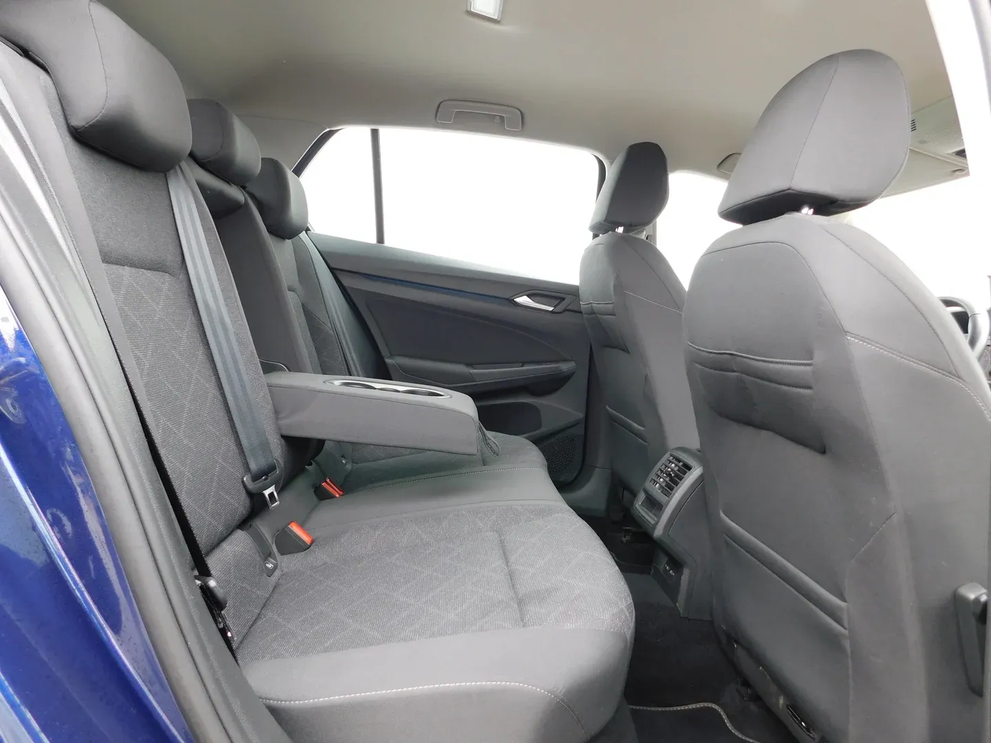 11890 volkswagen golf 1.0 tsi life - slika 13