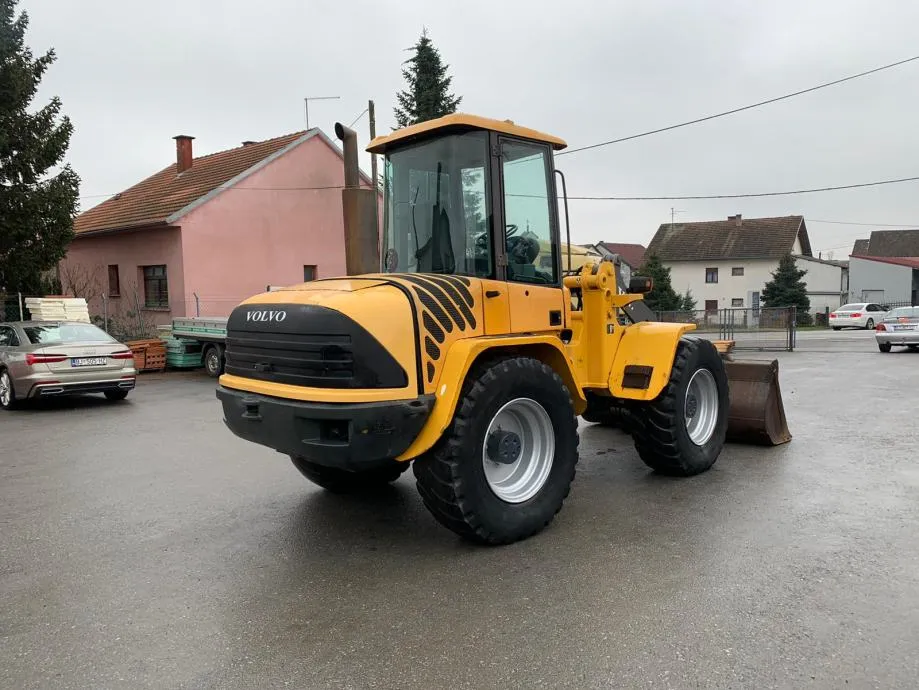 utovarivač volvo l45 - slika 5