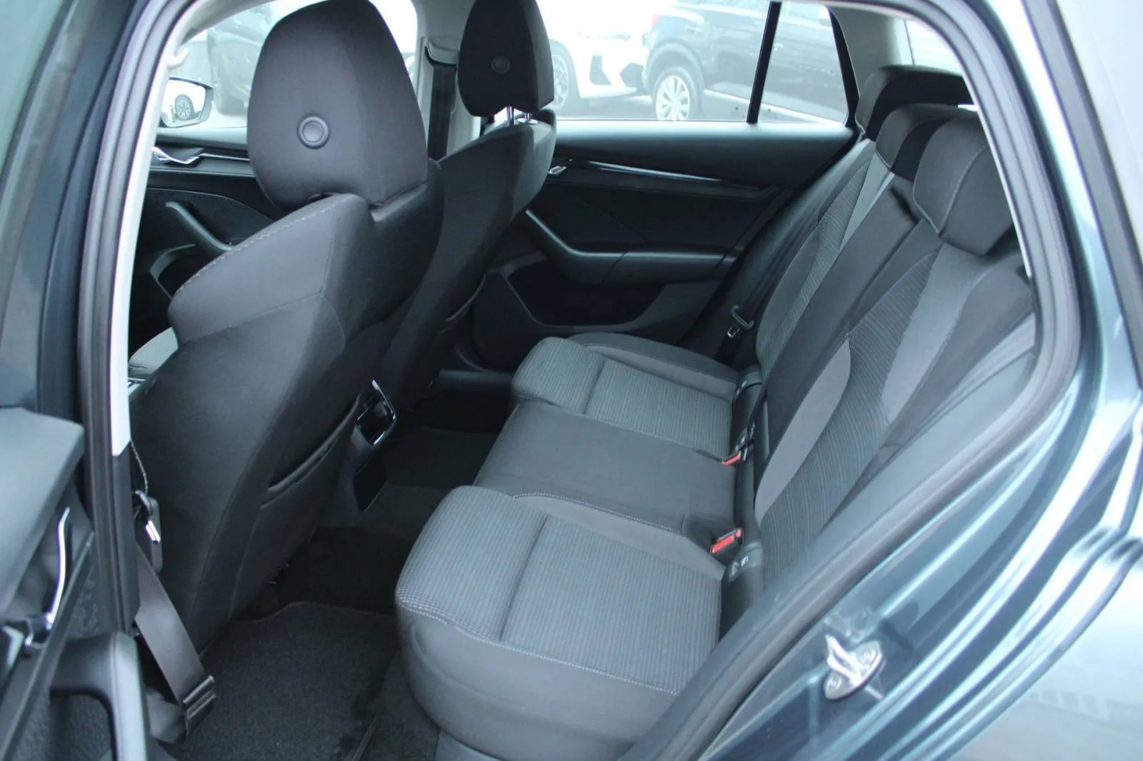 škoda octavia combi 2.0 tdi dsg executive *led, navigacija* - slika 10
