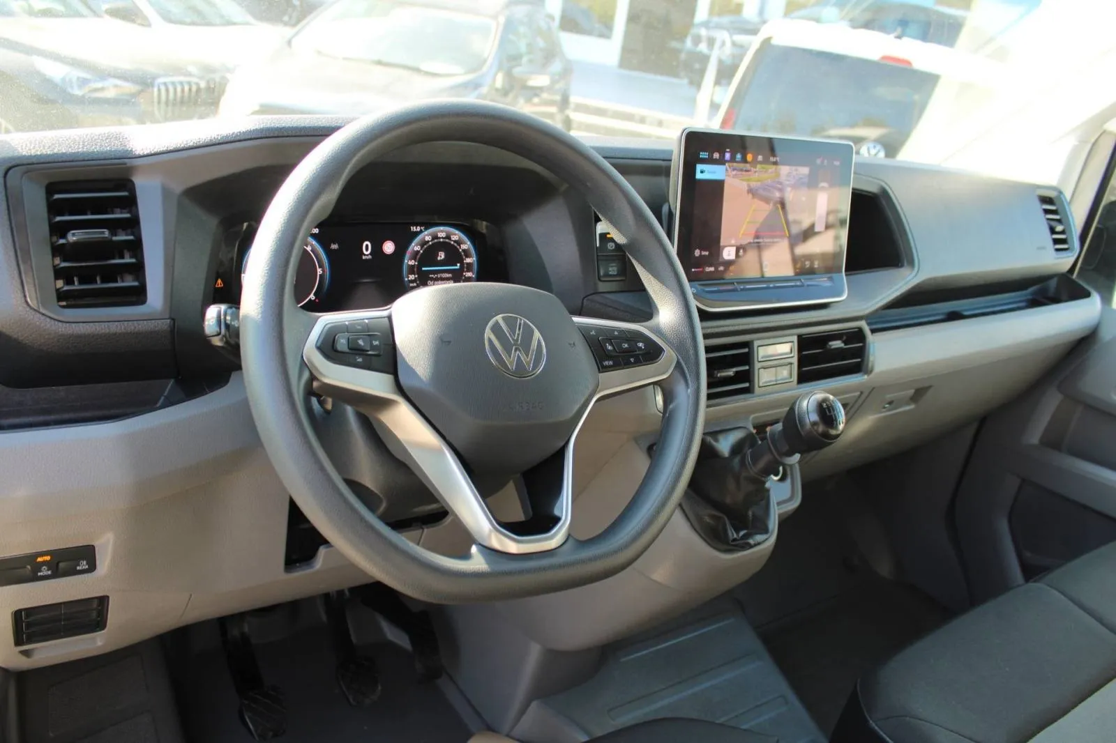 vw crafter 2.0 tdi l3h3 140ks *kamera*, 2024 god. - slika 9