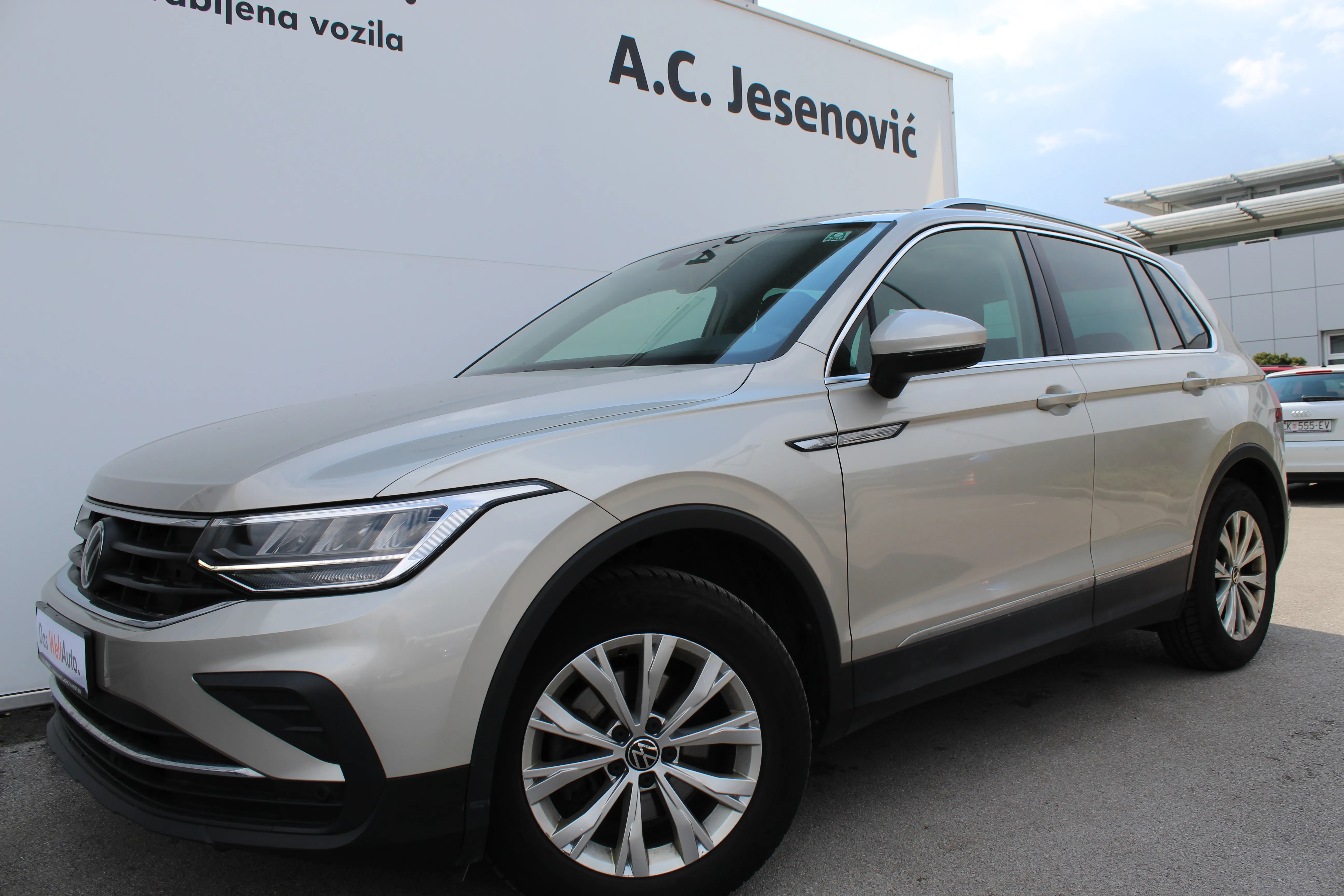 10788 volkswagen tiguan 2.0 tdi dsg life - slika 5