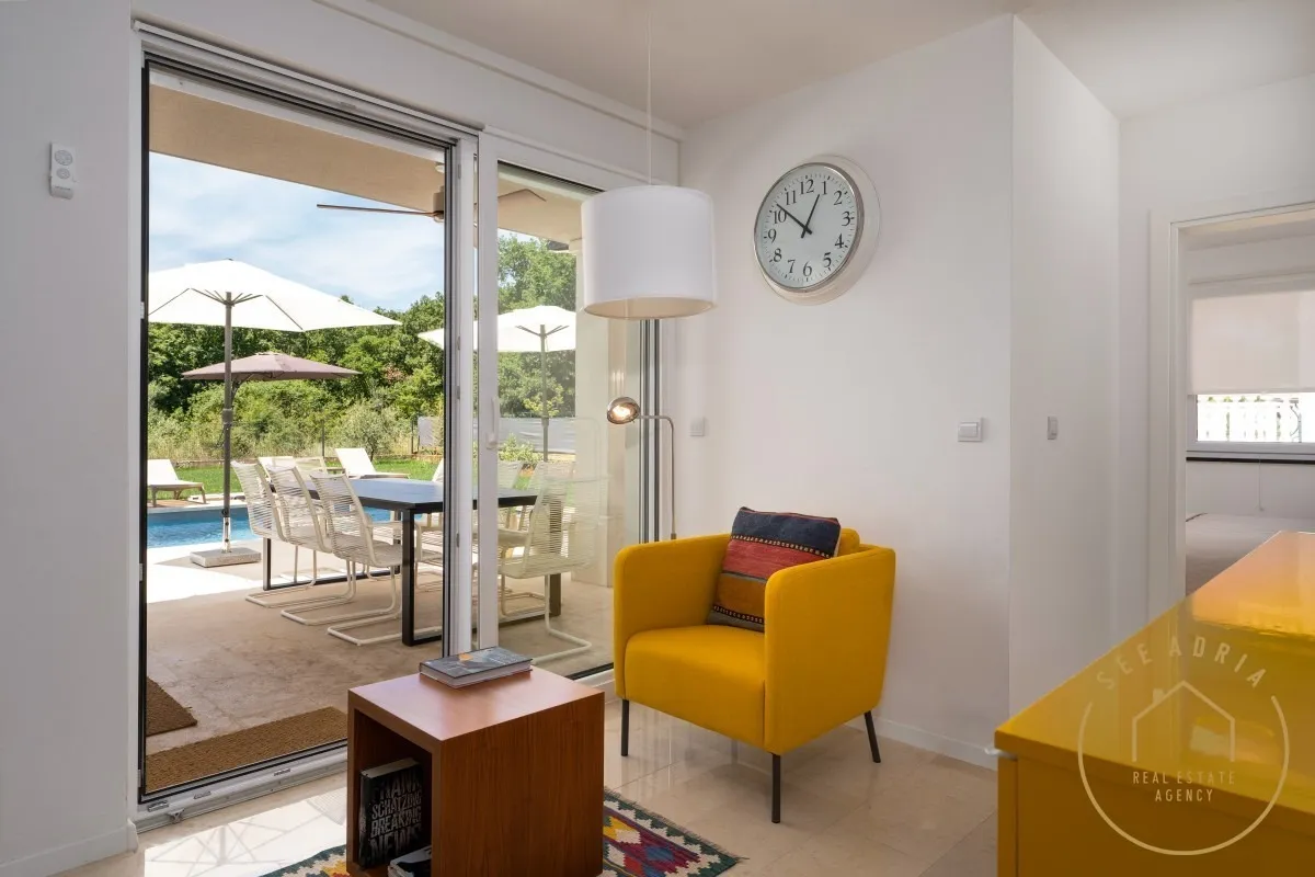 kuća sa apartmanima na odličnoj lokaciji - slika 18