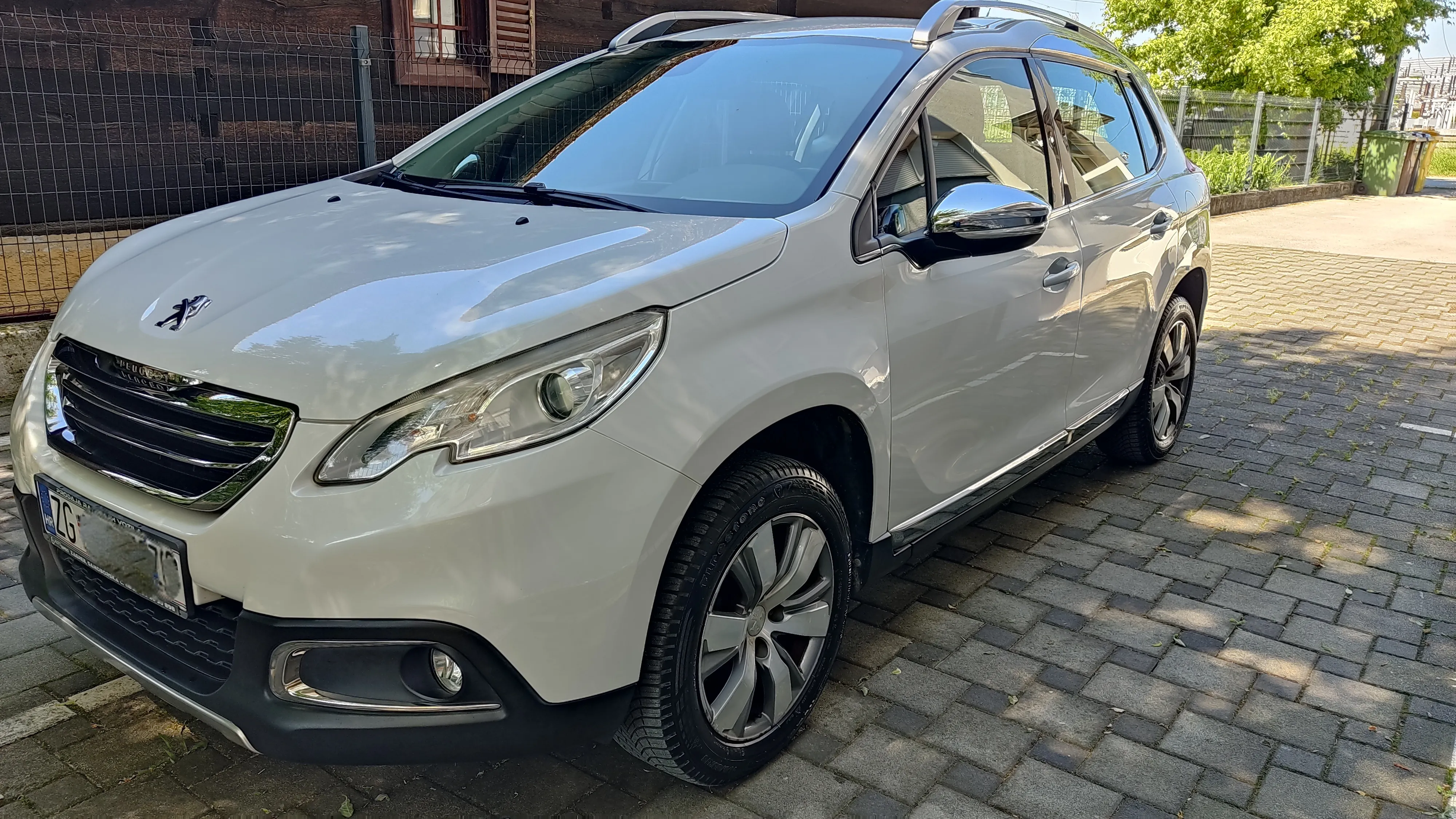 peugeot 2008 1,2 allure - slika 7