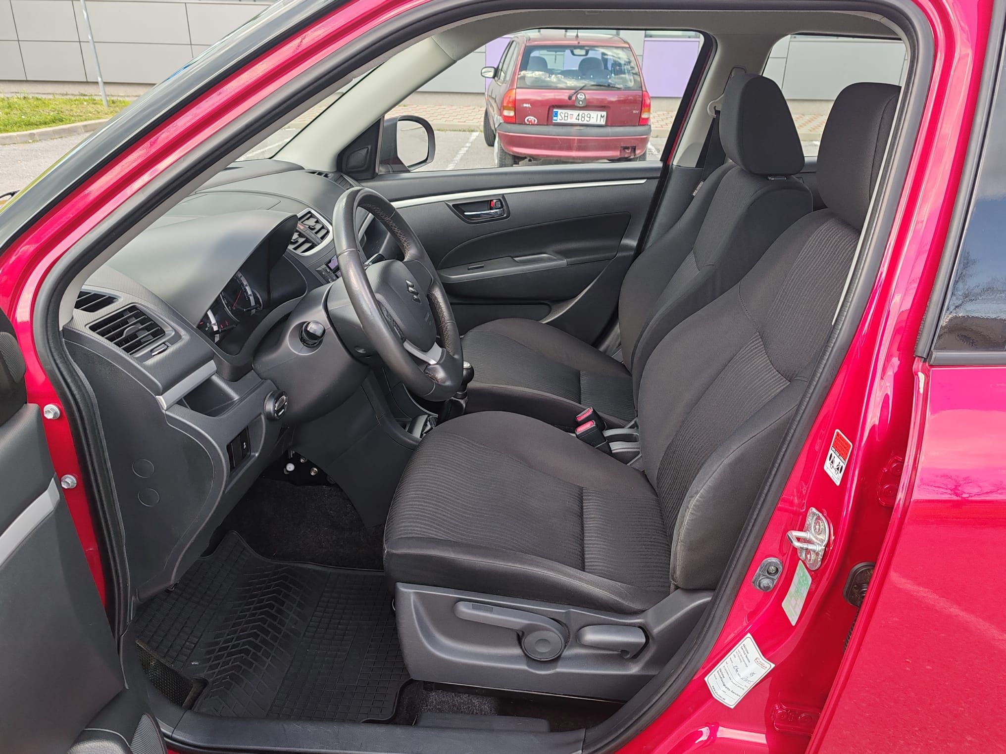 suzuki swift 1.3 ddis , 150000km , 2011 g. - slika 9