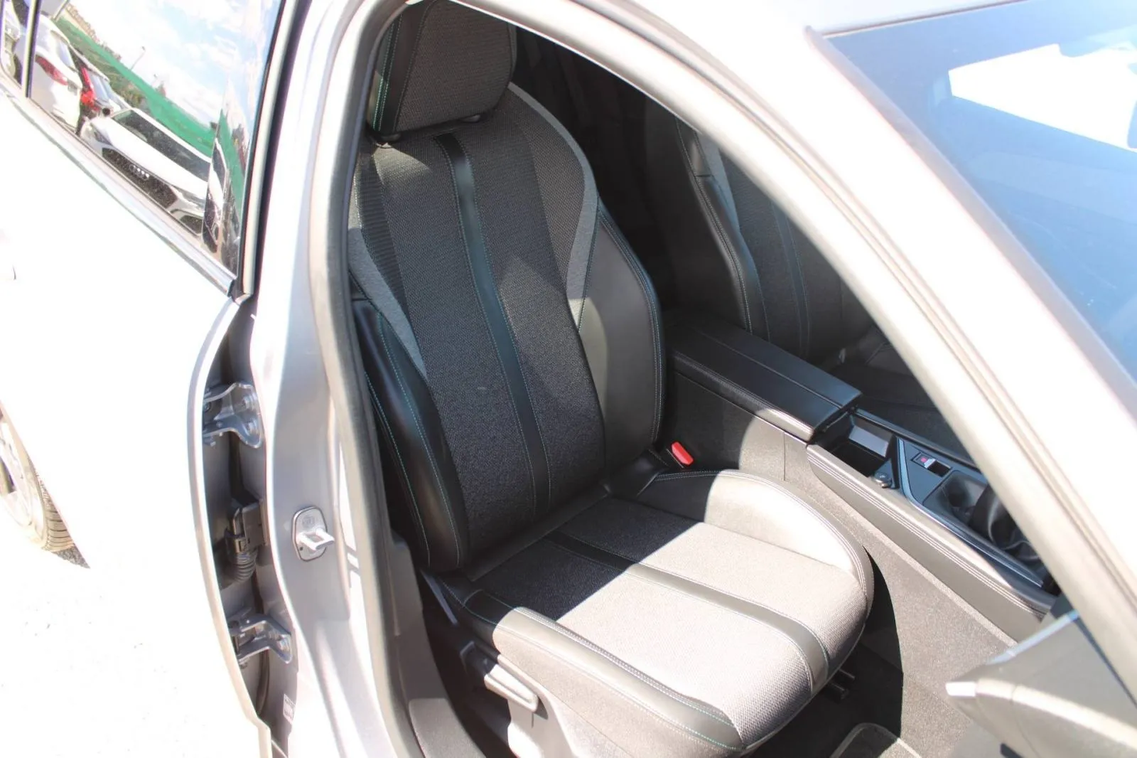 peugeot 308 1.2 puretech allure *led, navigacija, kamera* - slika 11