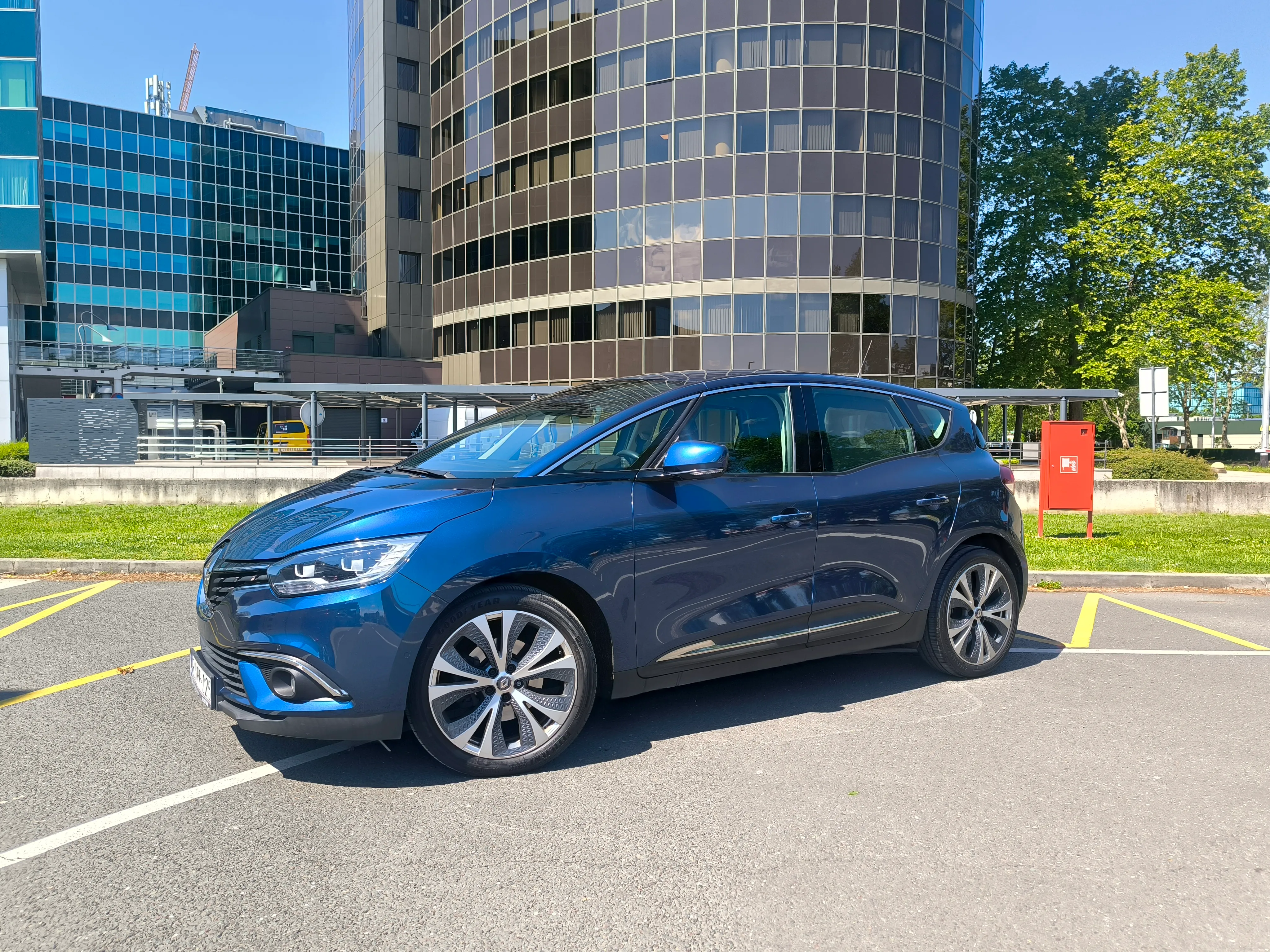 renault scenic 1,5dci, intens, full led, kamera, ekstra stanje - slika 2