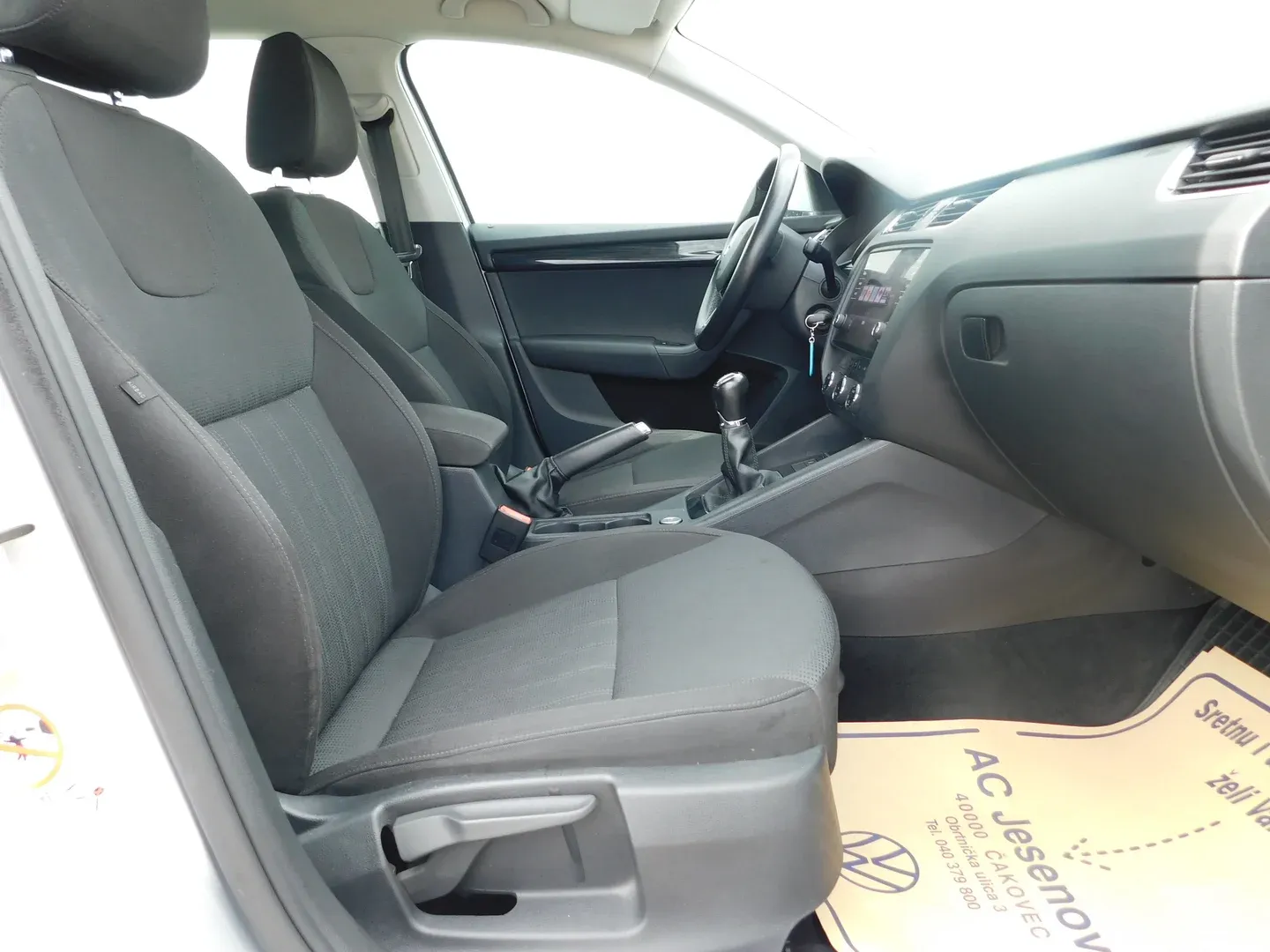 09852 škoda octavia combi style 1.6 tdi - slika 11