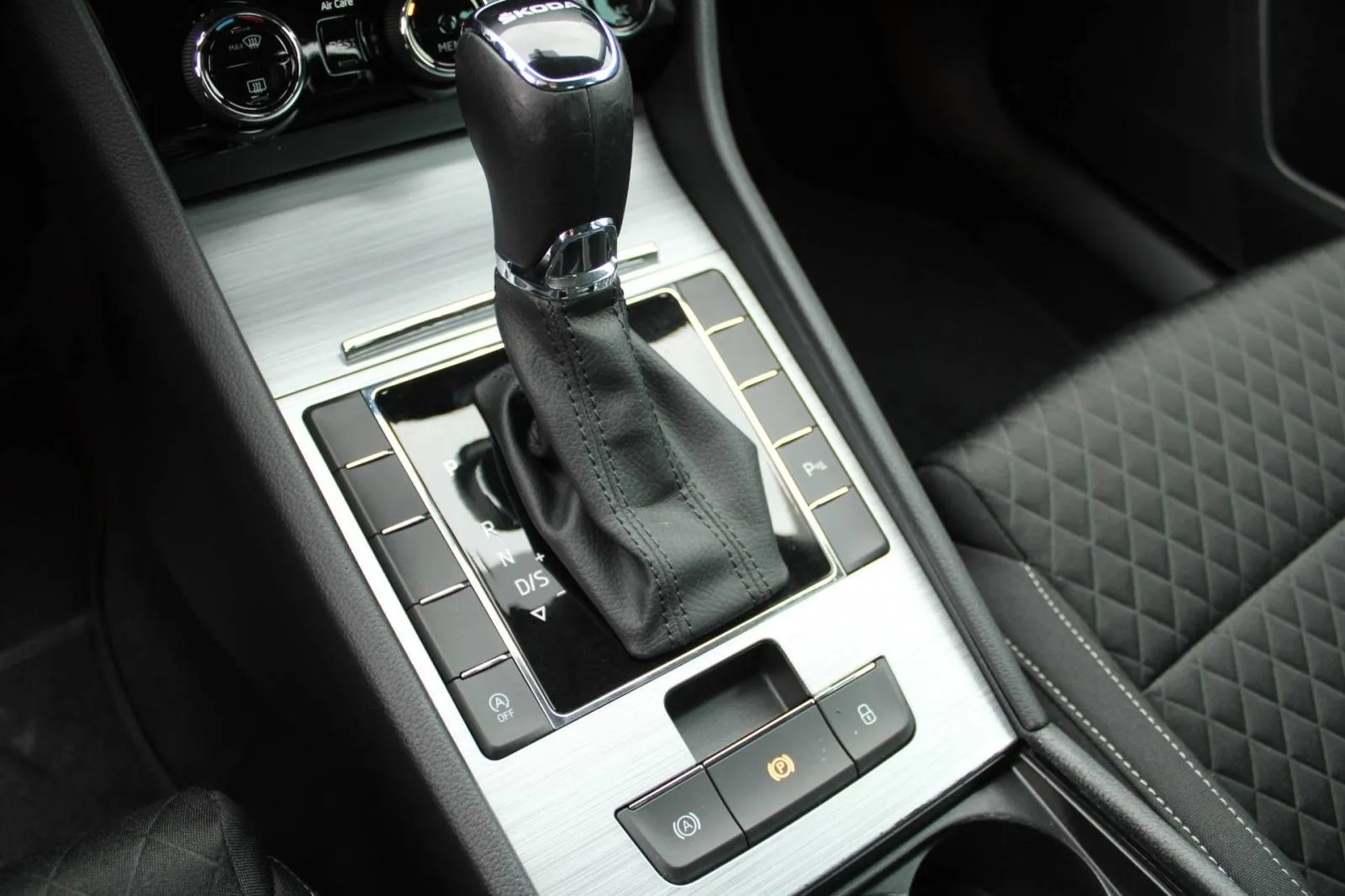 škoda superb 2.0 tdi dsg *led, navigacija, kamera* - slika 18