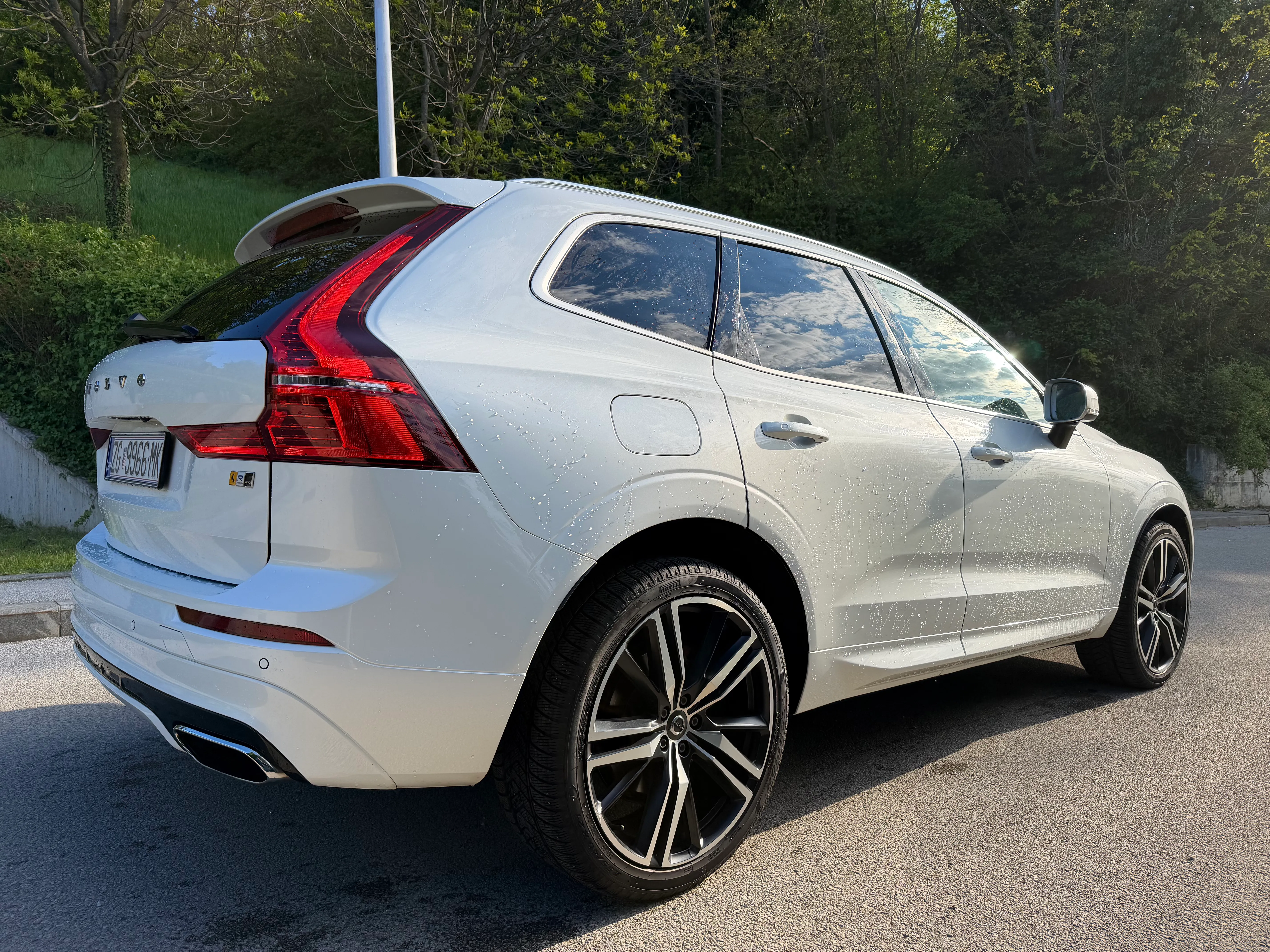 volvo xc60 r design awd d4 automatik - slika 4