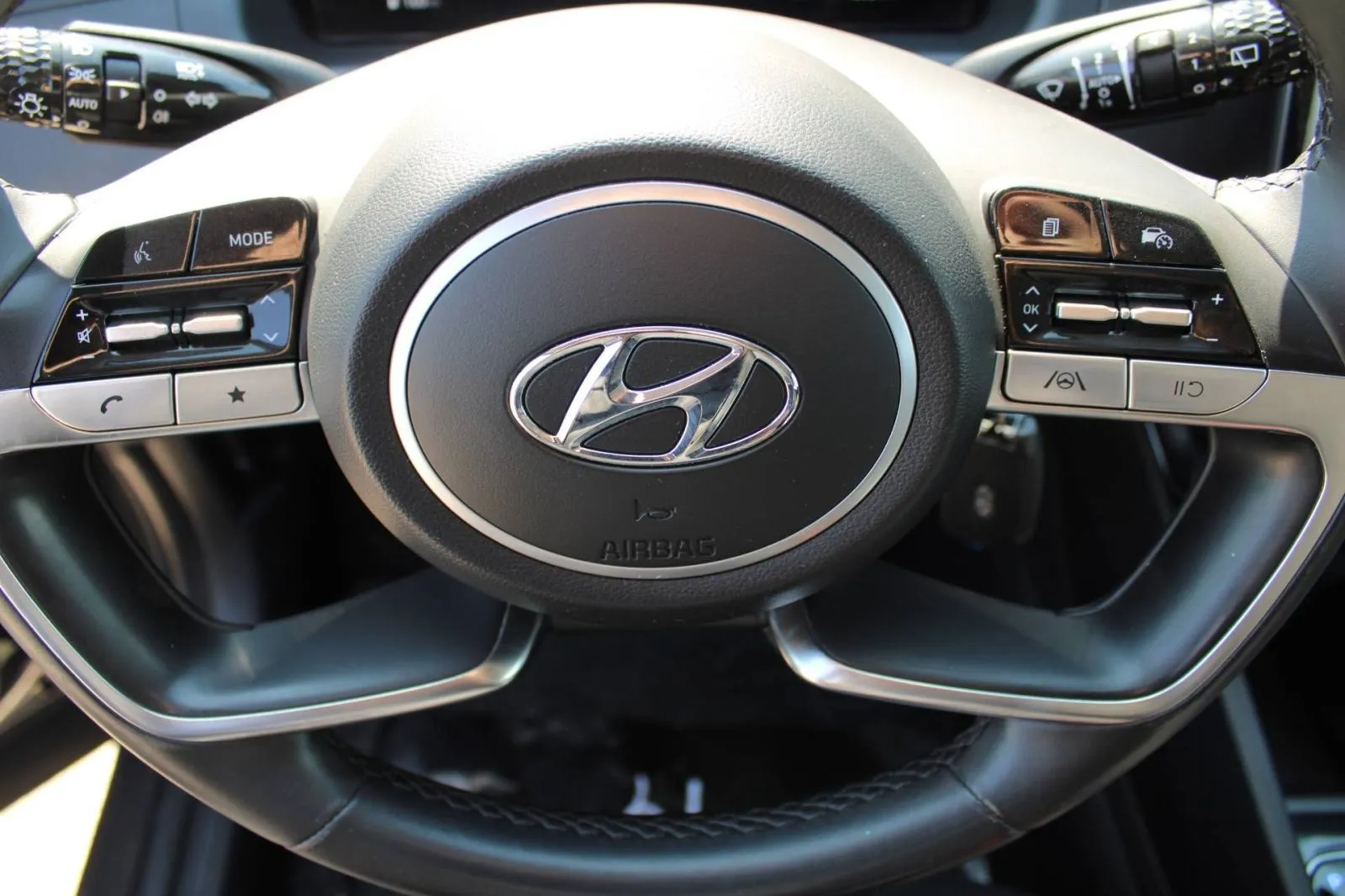 hyundai tucson 1.6 crdi automatik *led, navigacija, kamera* - slika 12