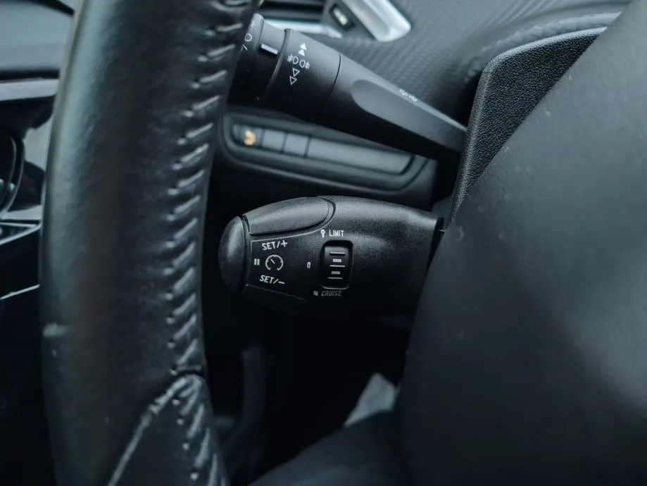 peugeot 208 1,2, 2018 god. 100 000 km , kartice 24/36 rata - slika 15