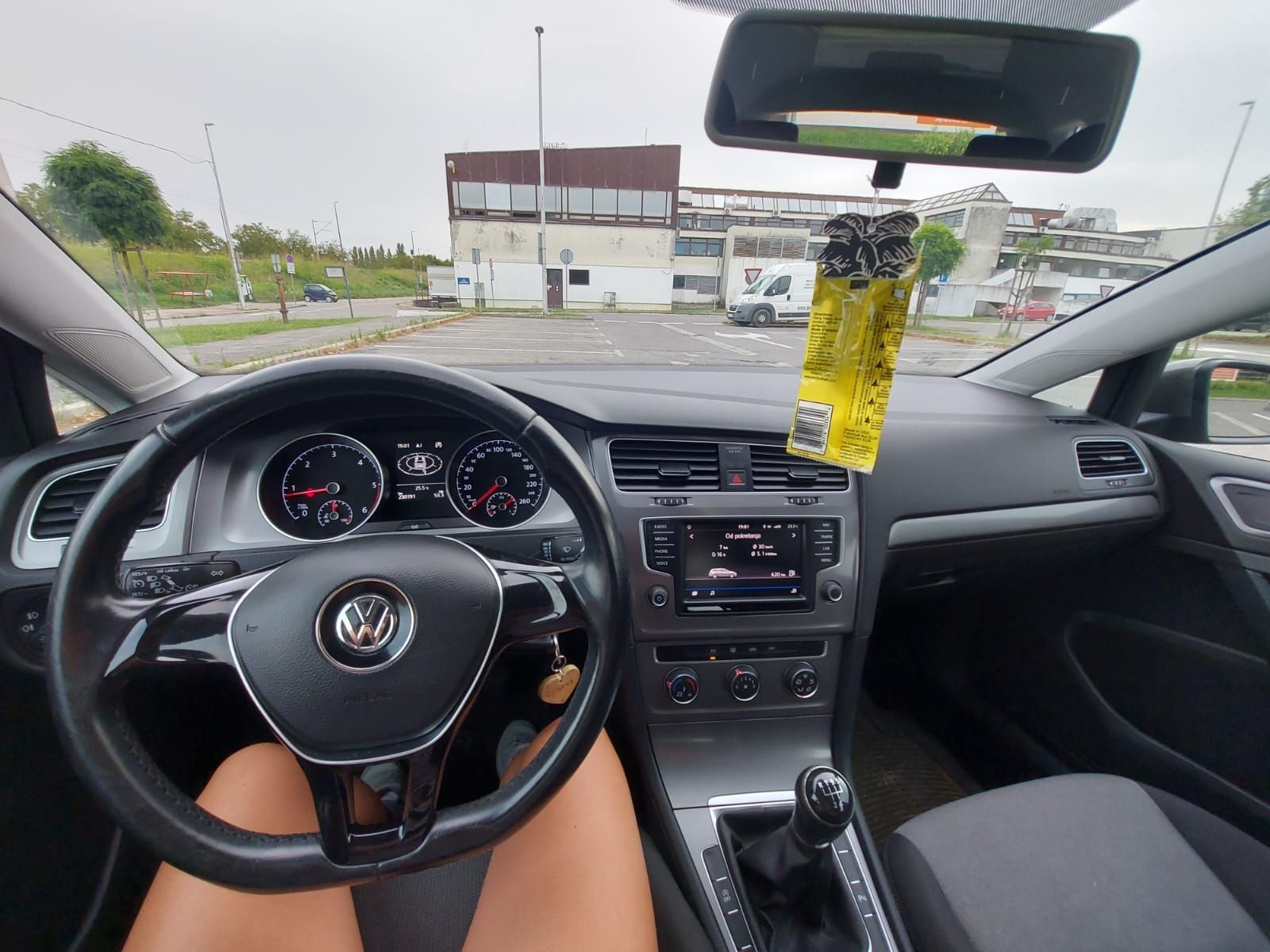 prodajem vw golf 7 karavan 2016g - slika 2