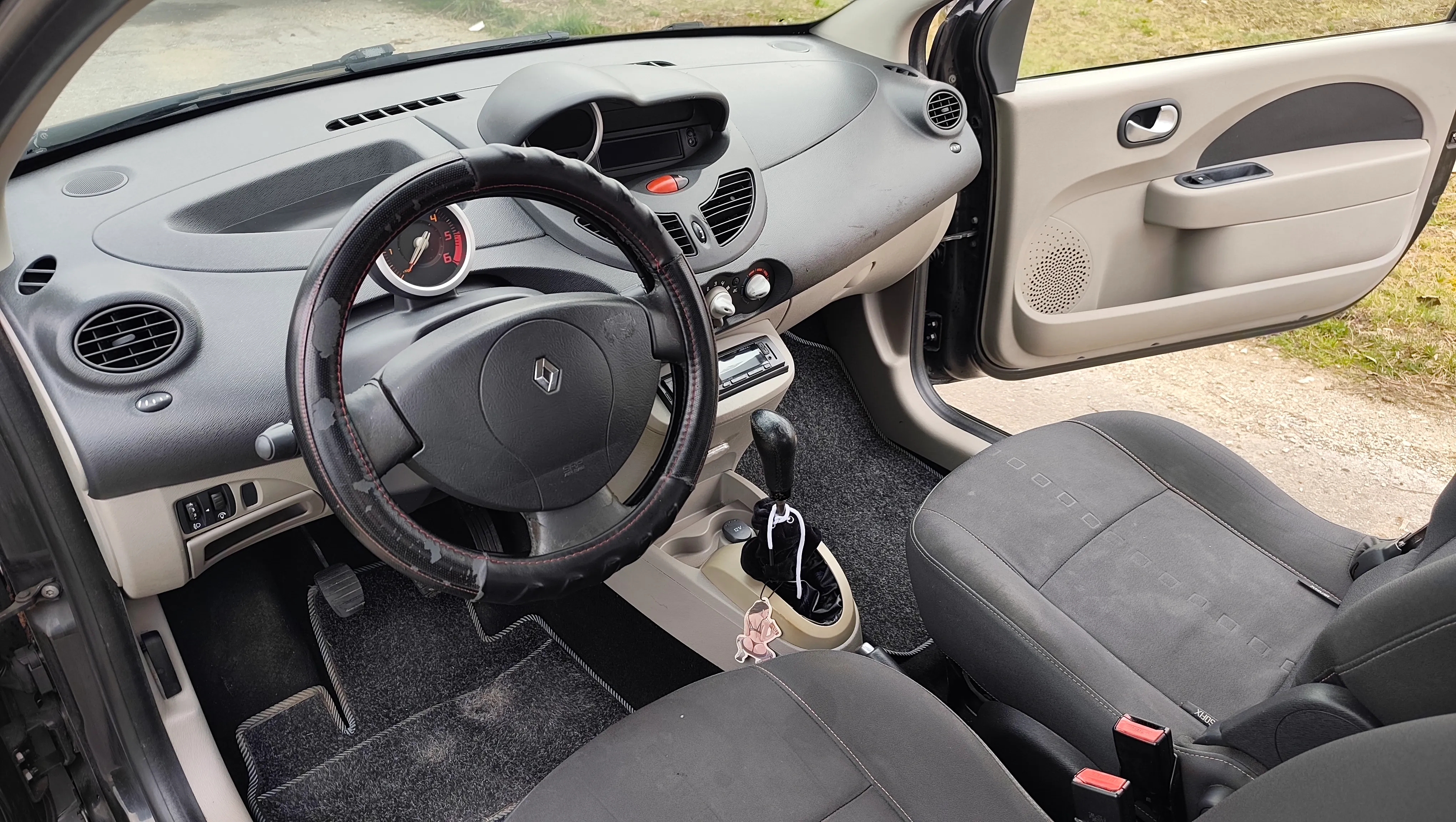 renault twingo 1.5 dci - slika 9