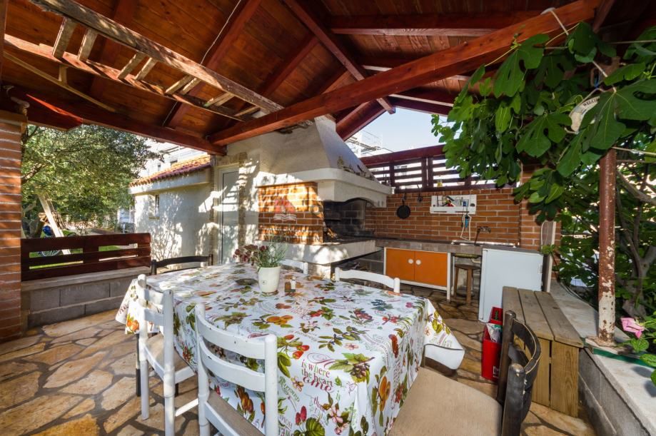 zadar-višnjik, samostojeća katnica sa 5 apartmana - slika 16