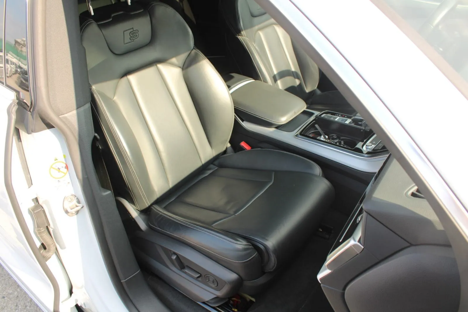 audi q8 50 tdi quattro s-line automatik *panorama, virtual, kamera* - slika 12