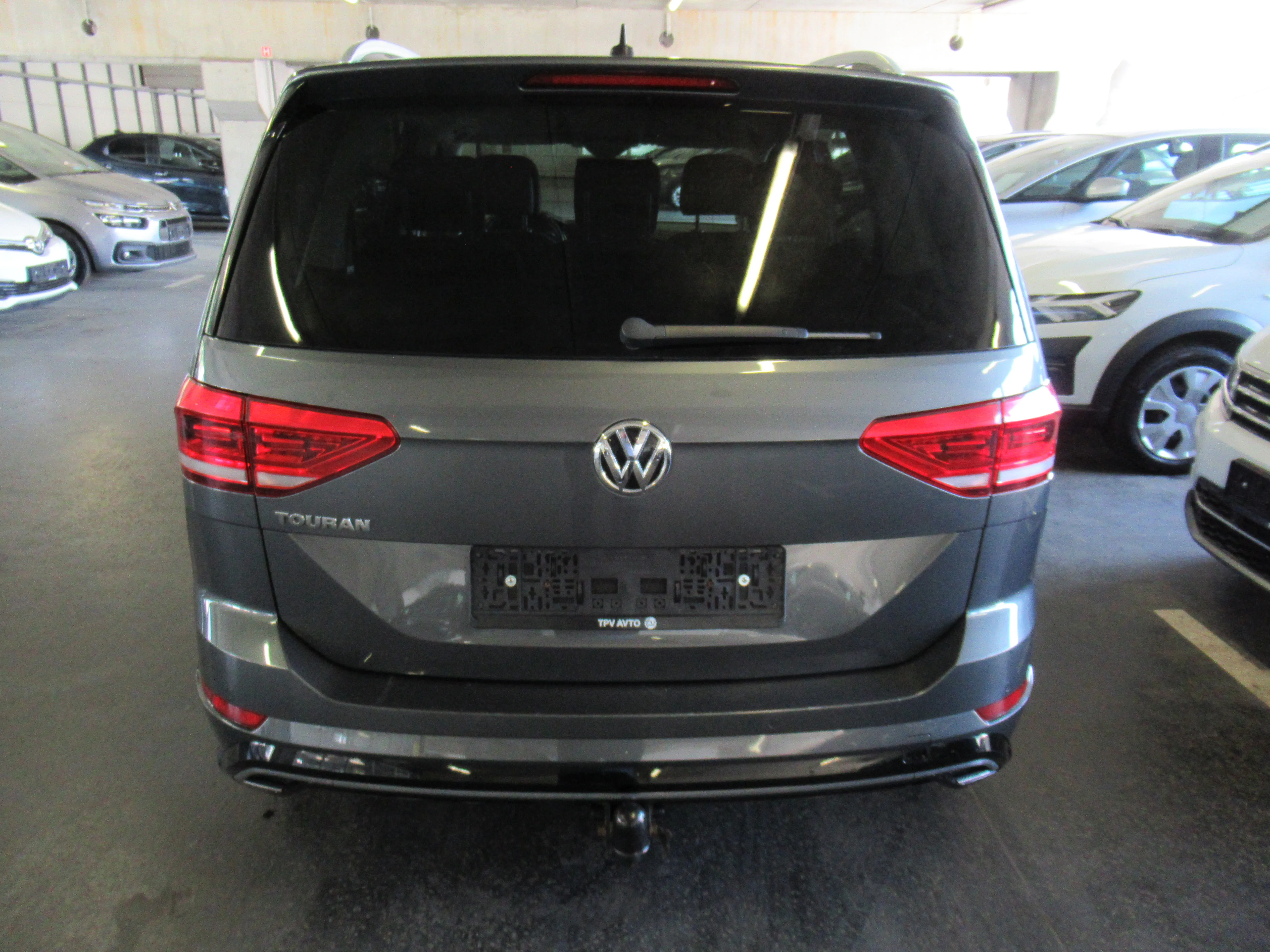 volkswagen touran 1.6 tdi r-line 1.vlastnik. full led. - slika 3