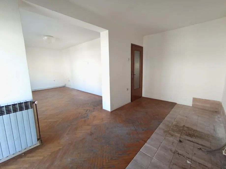 kuća: zagreb (trnovčica), 300.00 m2 = 4 etaže / stana (prodaja) - slika 7