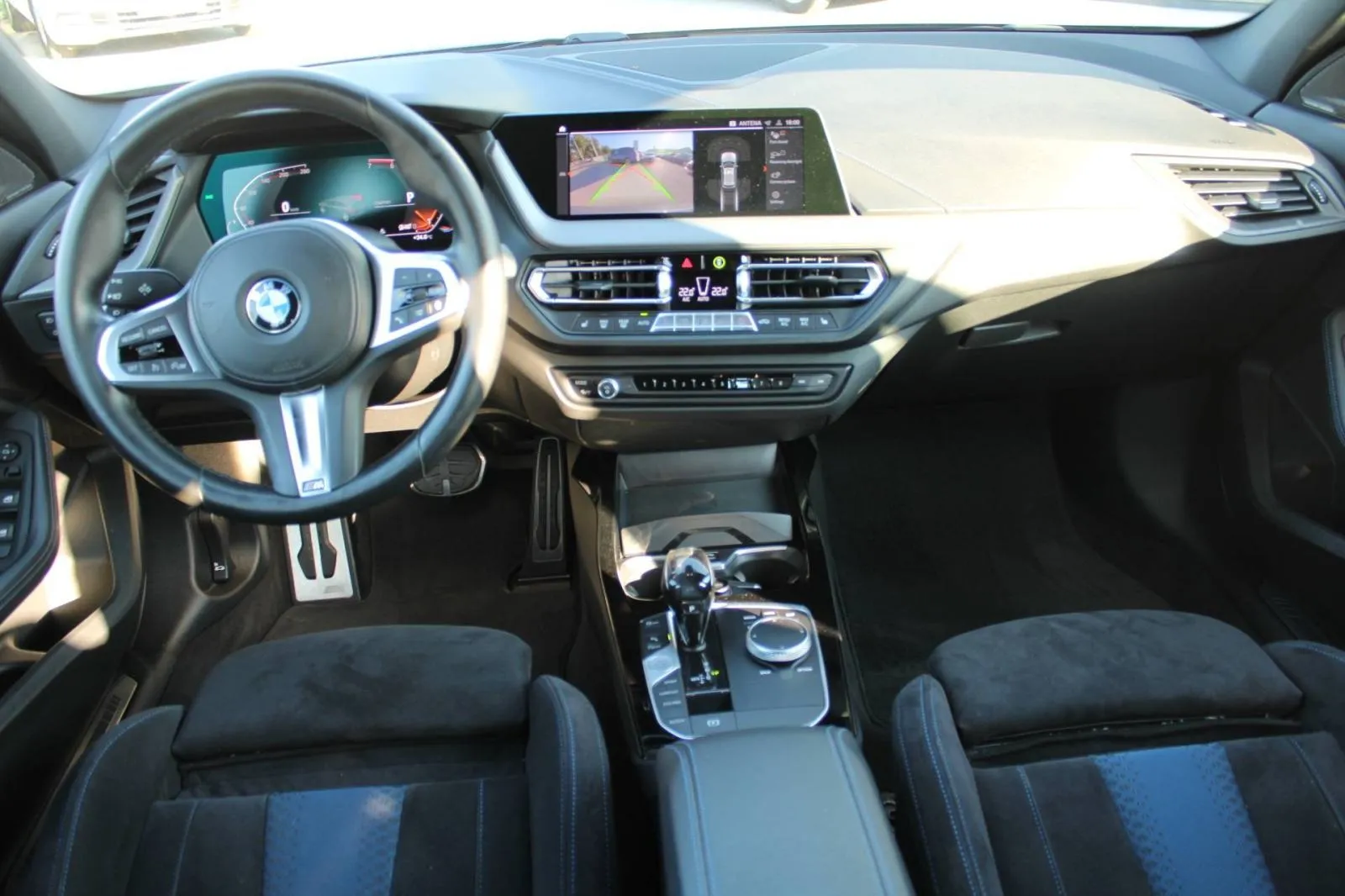 bmw serija 1 118i m paket *harman kardon, led, navigacija, kamera* - slika 12