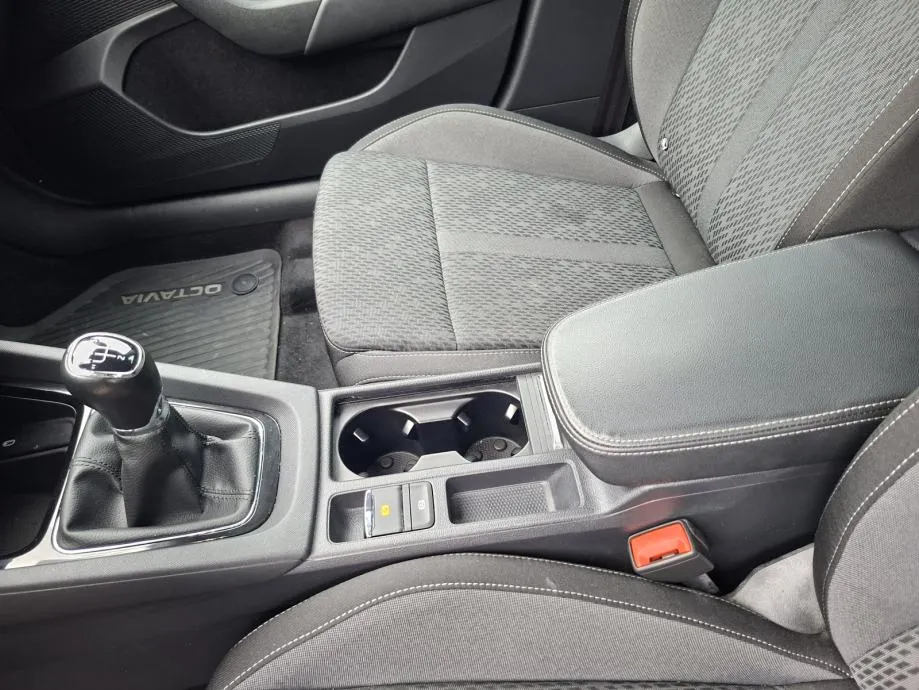 škoda octavia combi 2,0 tdi style - slika 11