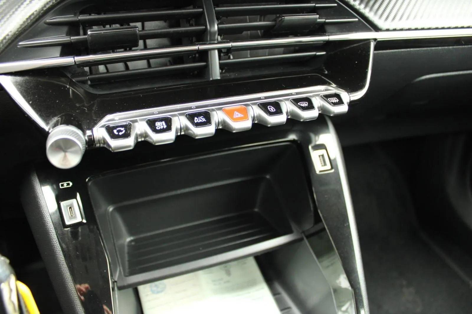 peugeot 2008 1.2 puretech automatik *led, navigacija* - slika 17