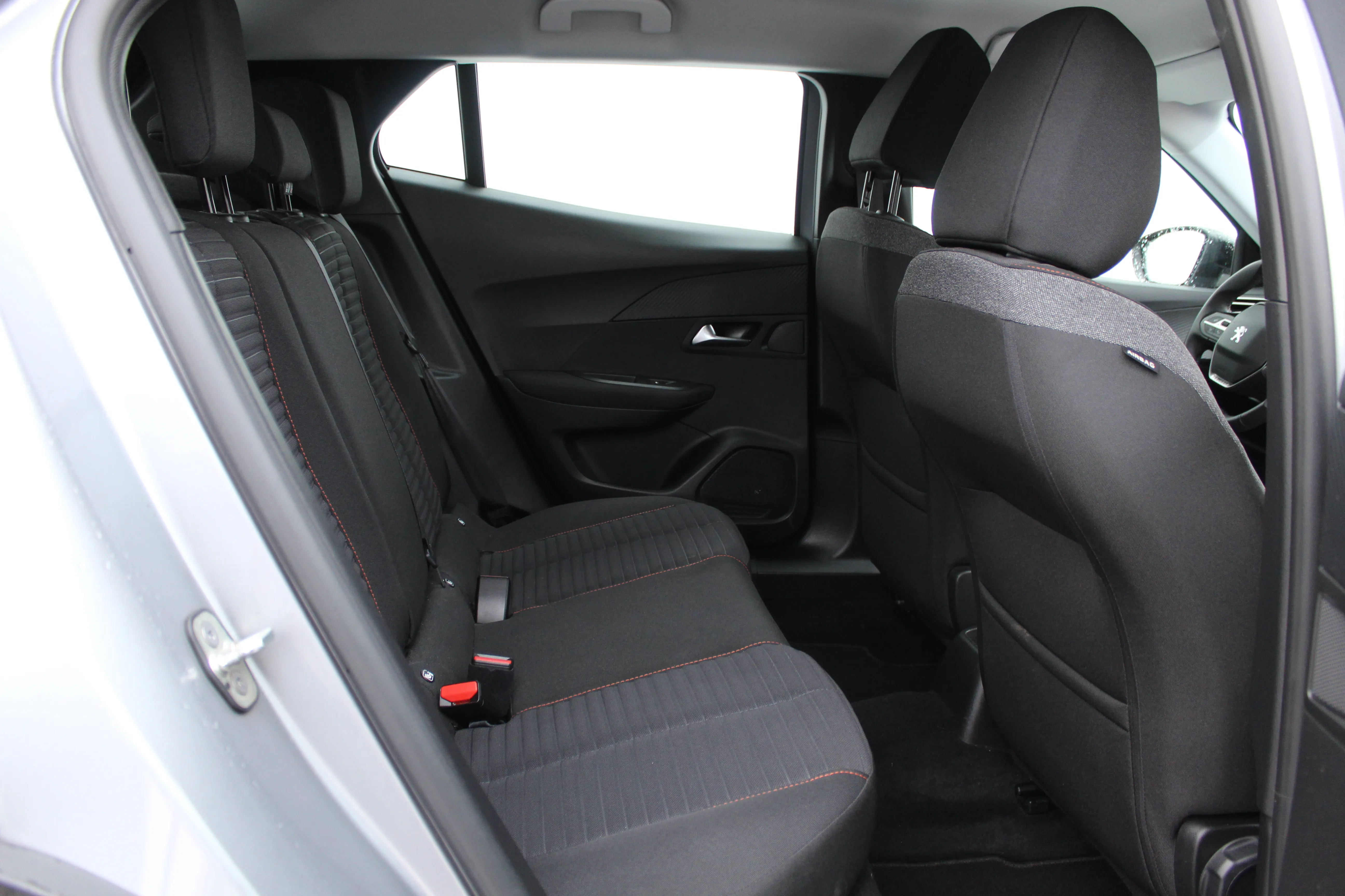 13066 peugeot 2008 1,2 puretech 100 s&s active - slika 12