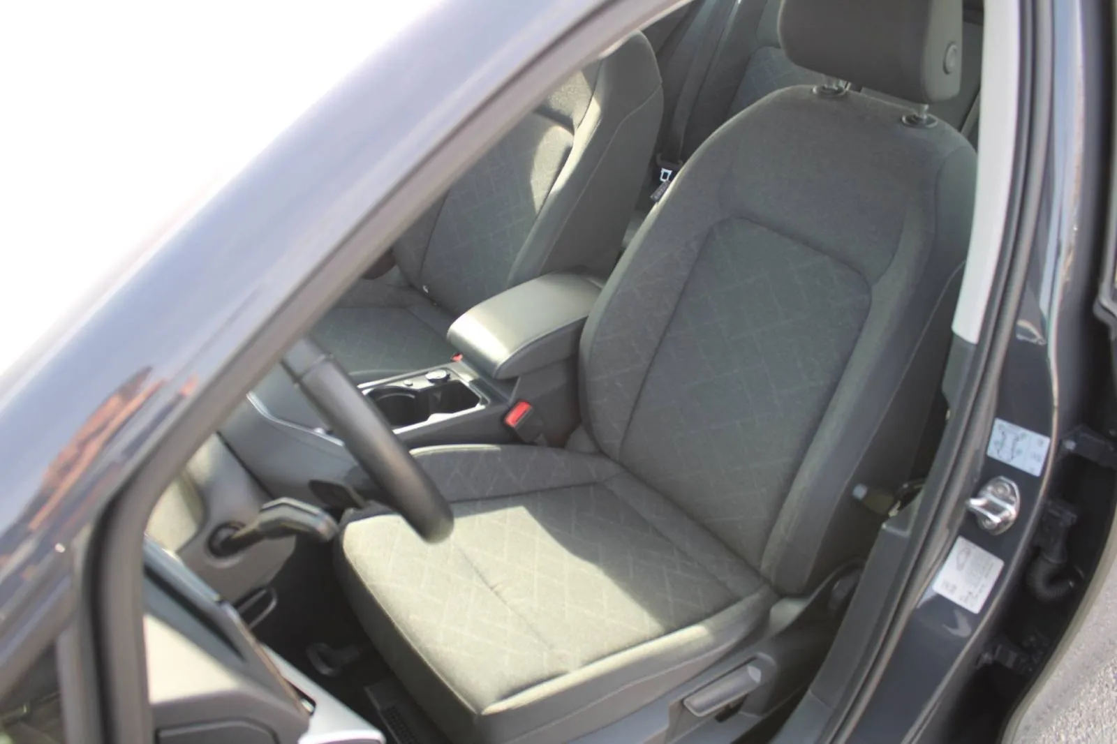 vw golf viii 1.0 etsi dsg - slika 18
