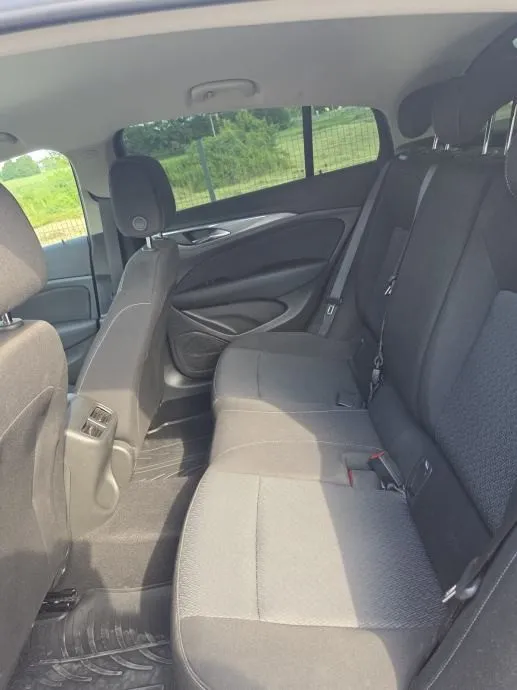 opel insignia 1,6 cdti - slika 12