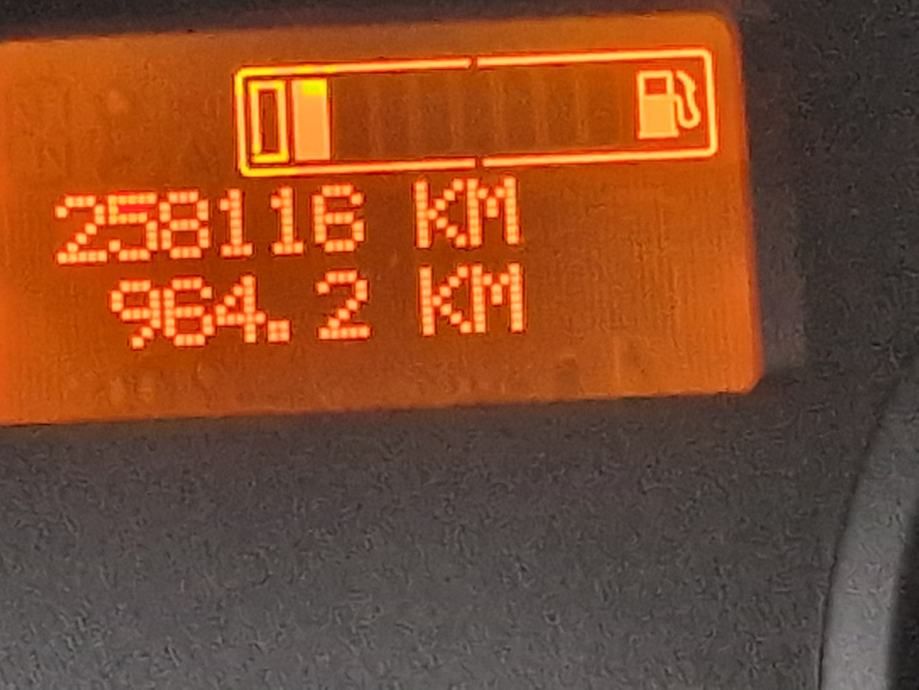 opel vivaro 2,0 2,7 t pocinčan kuka klima pdv kartice 36 mj - slika 4
