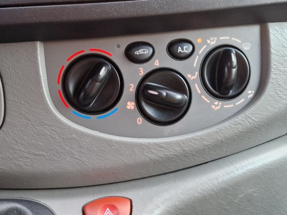 opel vivaro 2,0 2,7 t pocinčan kuka klima pdv kartice 36 mj - slika 6