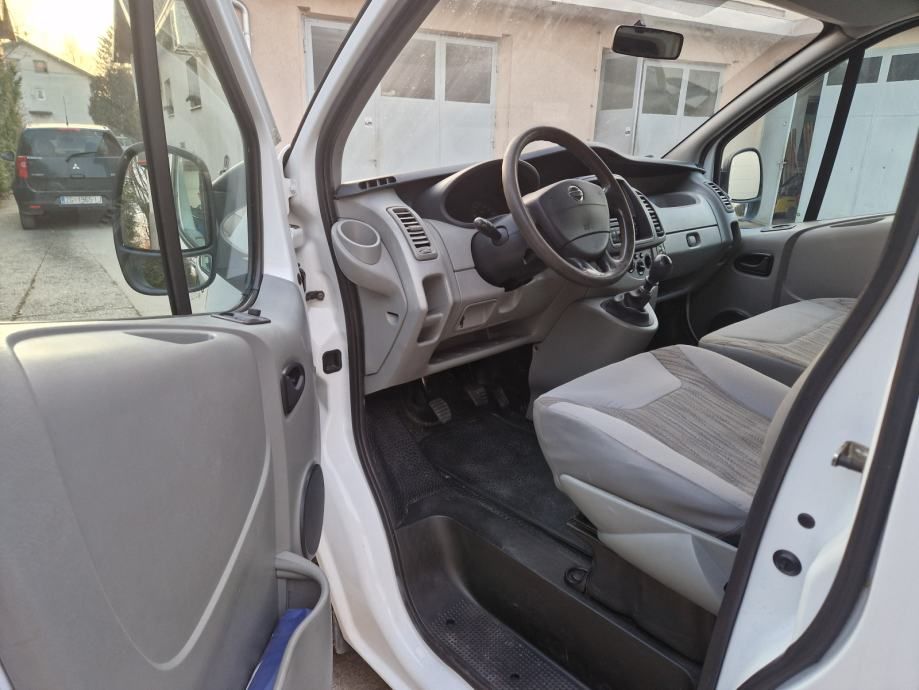 opel vivaro 2,0 2,7 t pocinčan kuka klima pdv kartice 36 mj - slika 12