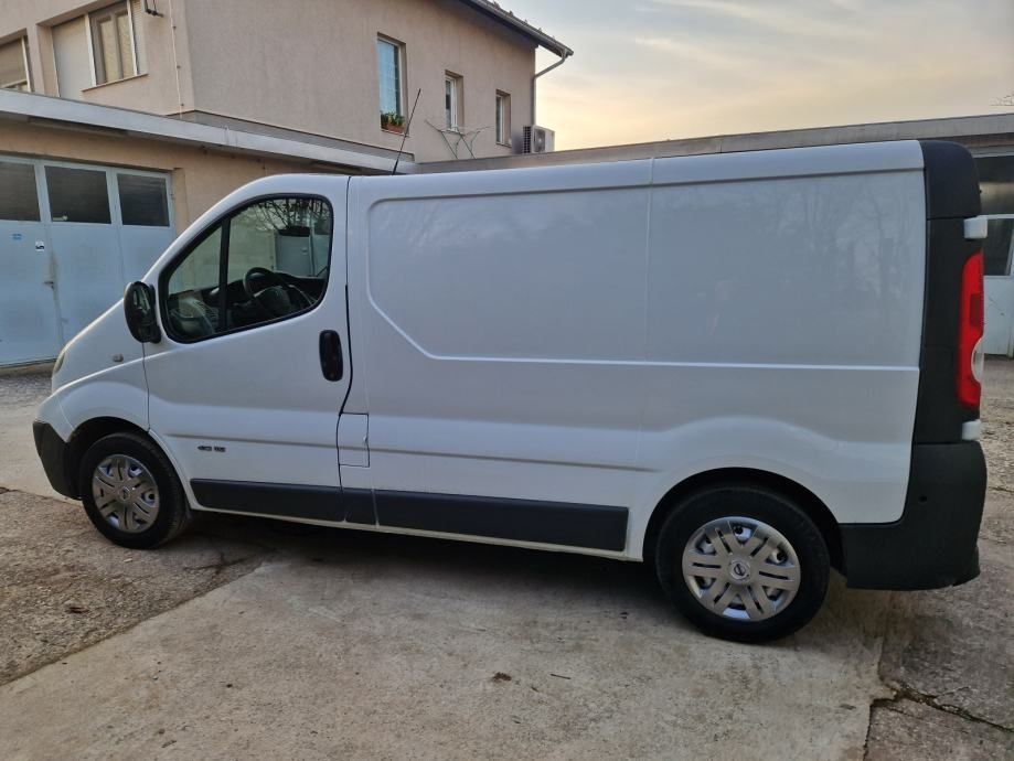 opel vivaro 2,0 2,7 t pocinčan kuka klima pdv kartice 36 mj - slika 13