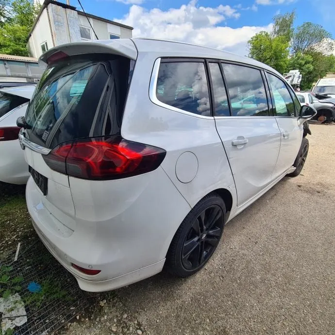 opel zafira c 2,0 cdti opc line - slika 3