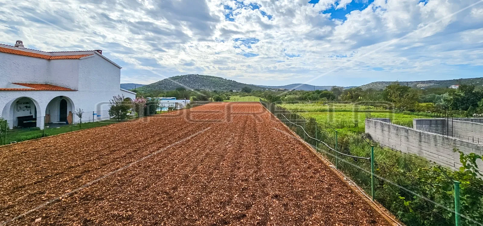 Atraktivno građevinsko zemljište blizu mora 1283 m² - Gustirna