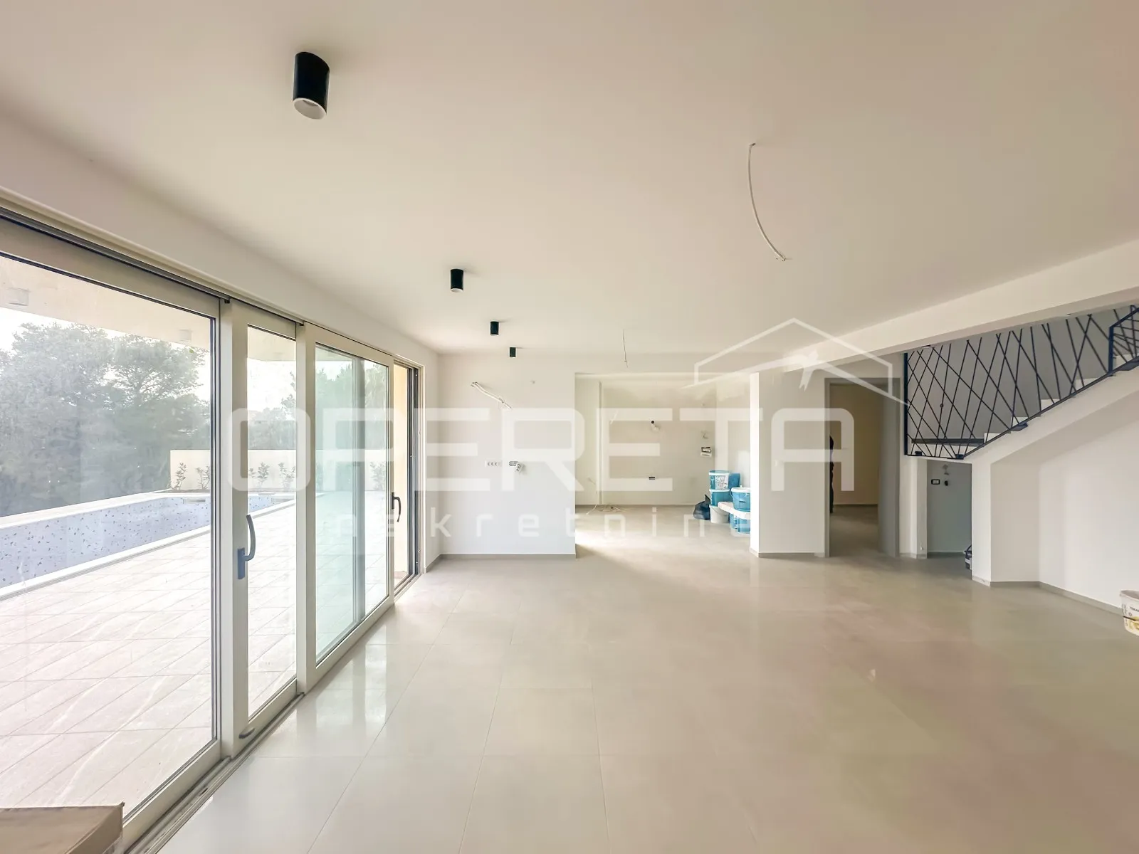 moderna vila s bazenom i pogledom na more – 150 m od plaže - slika 2