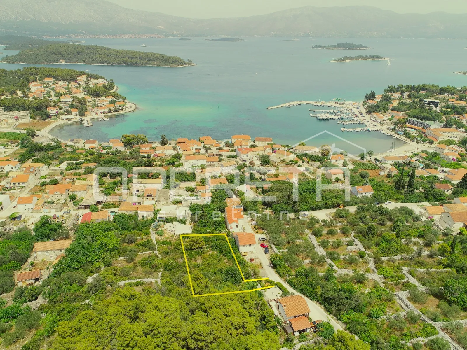 Građevinsko zemljište u Lumbardi s pogledom na more i blizinom plaža - Lumbarda
