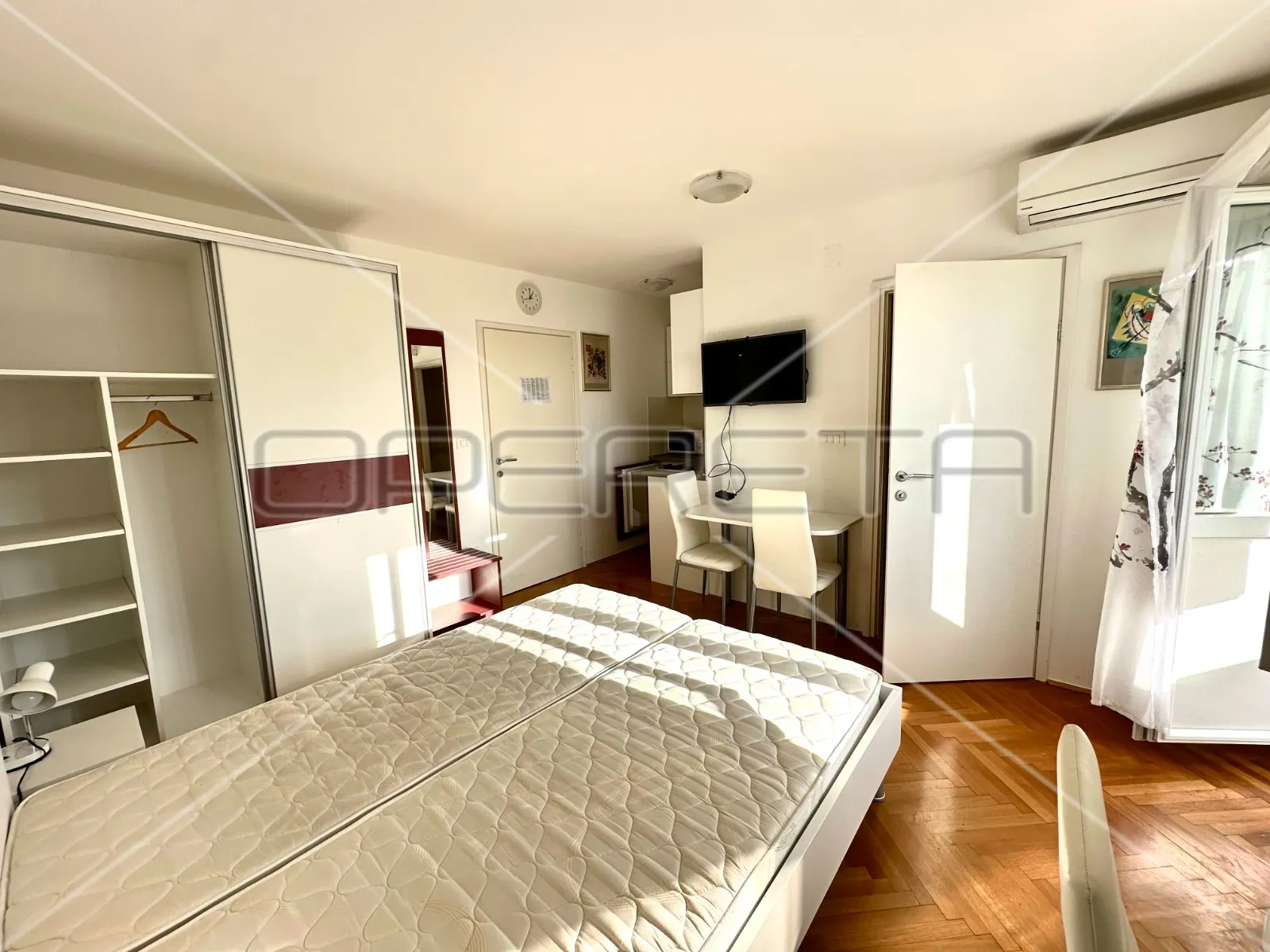 kuća na 80 m od mora sa 6 stanova, tisno, 350 m2 - slika 21