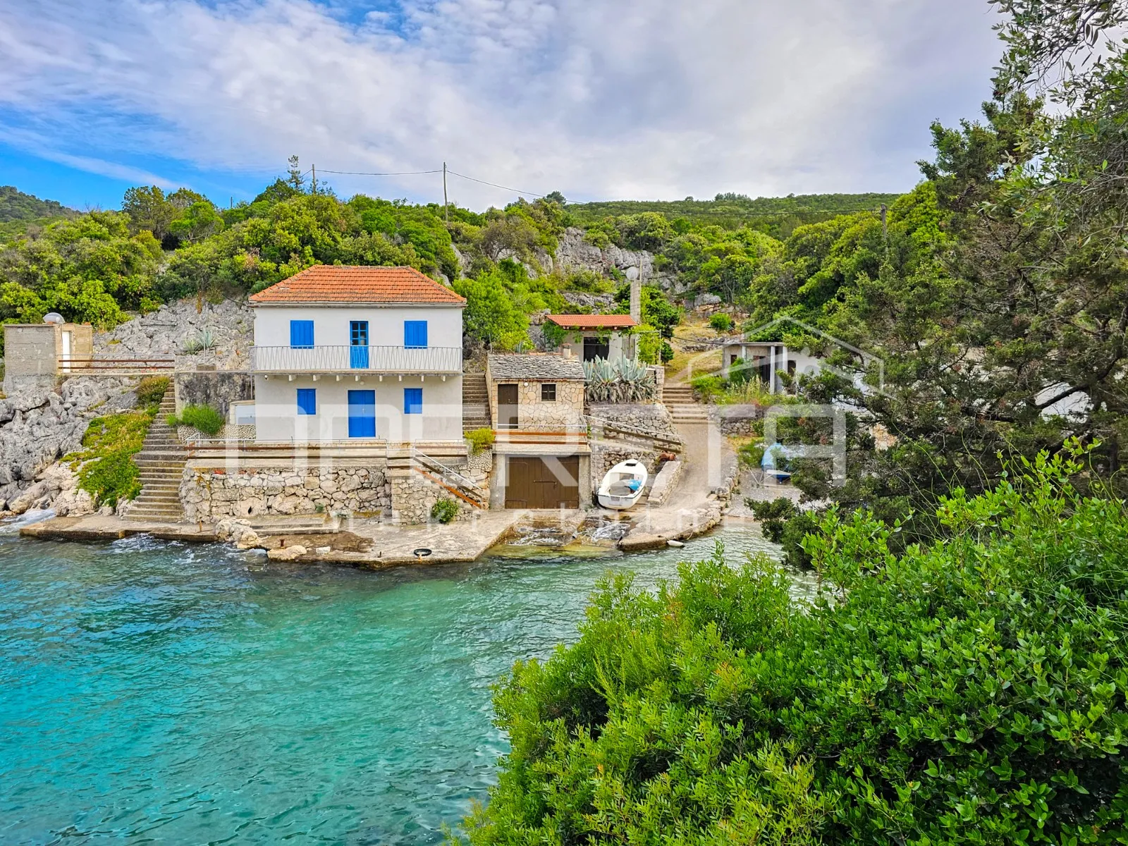 građevinsko zemljište s objektom u prvom redu do mora, zastražišće, hvar - slika 22