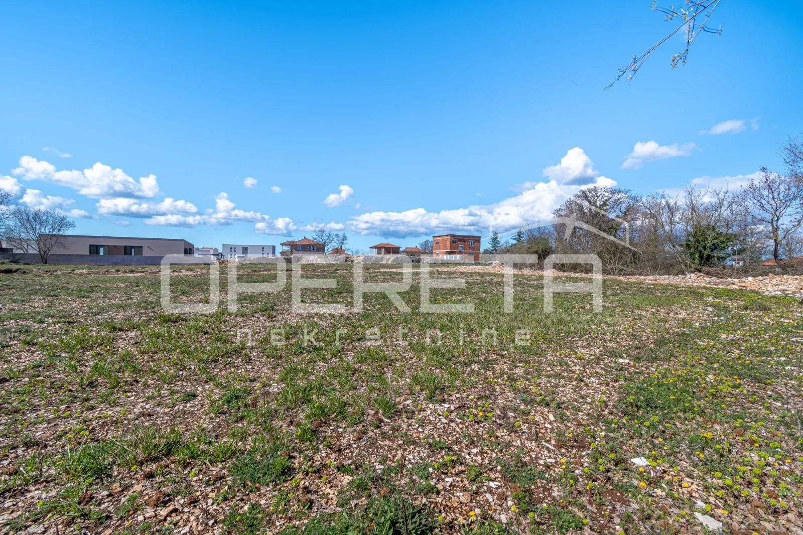 građevinsko zemljište kanfanar 900m2 - slika 2