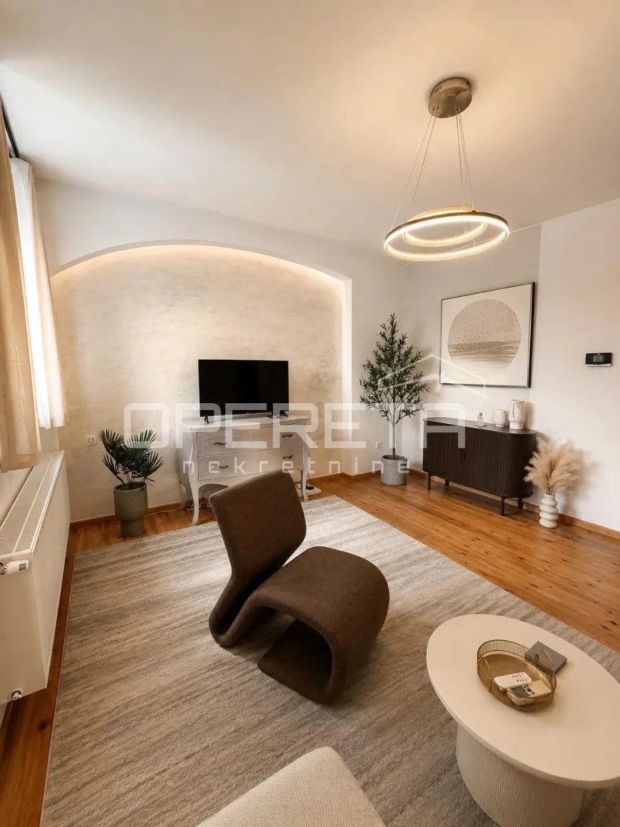 eksluzivan najam - moderno uređen i namješten stan (50m2 )u samom centru grada - slika 6