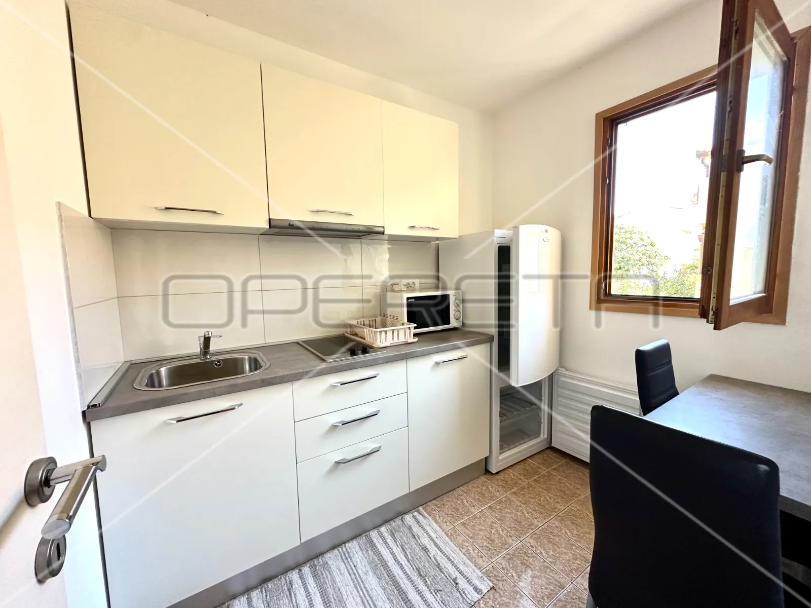 kuća na 80 m od mora sa 6 stanova, tisno, 350 m2 - slika 17