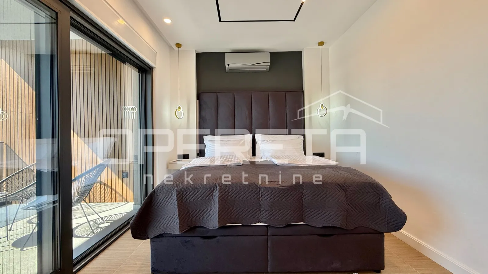 vila s panoramskim pogledom na more i velebit, 275m2 - slika 24