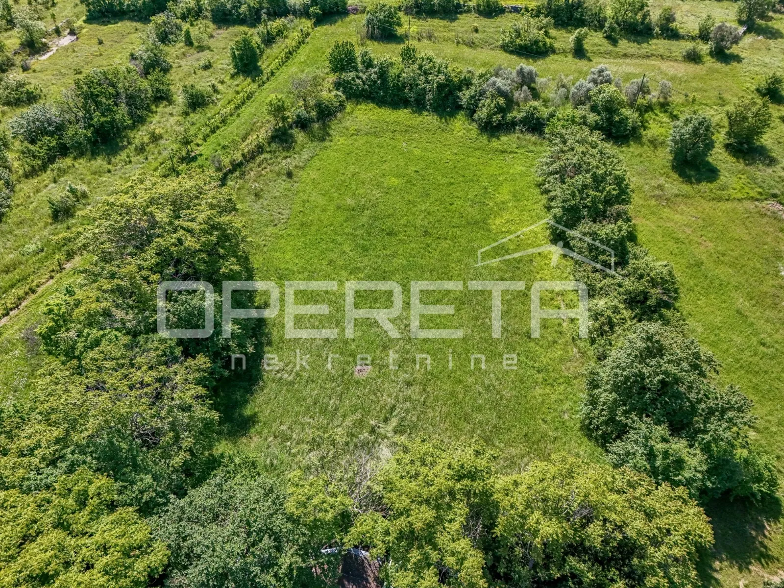 Poljoprivredno zemljište (3478m2) do urbanizirane zone s vodom i strujom - Šumber